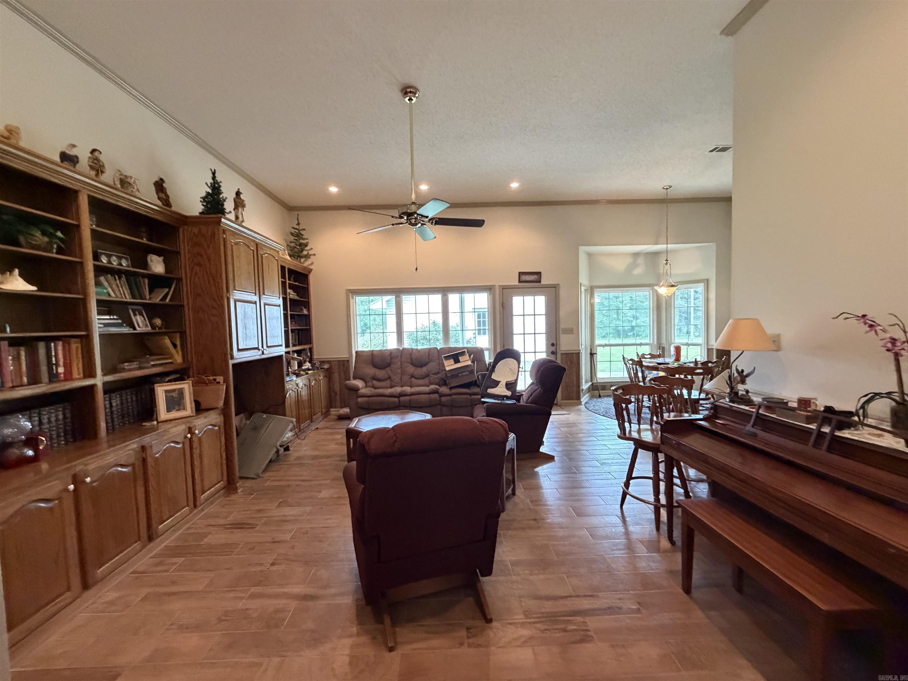 2920 Goodfellow Property Photo 18