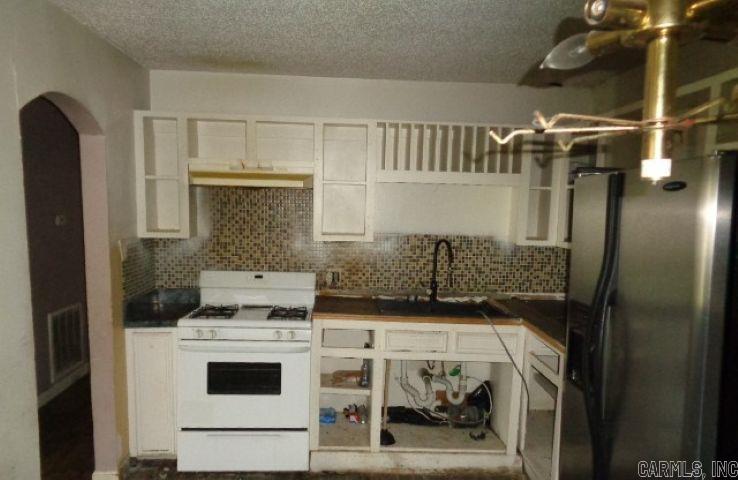 2101 Muldrow Drive Property Photo 2