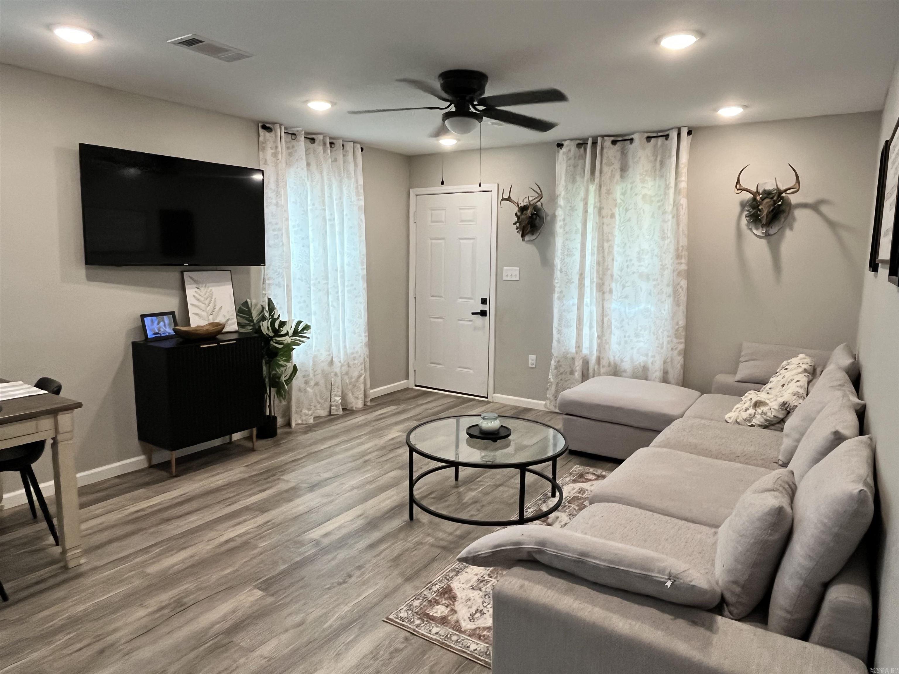1733 Caddo Street Property Photo 3