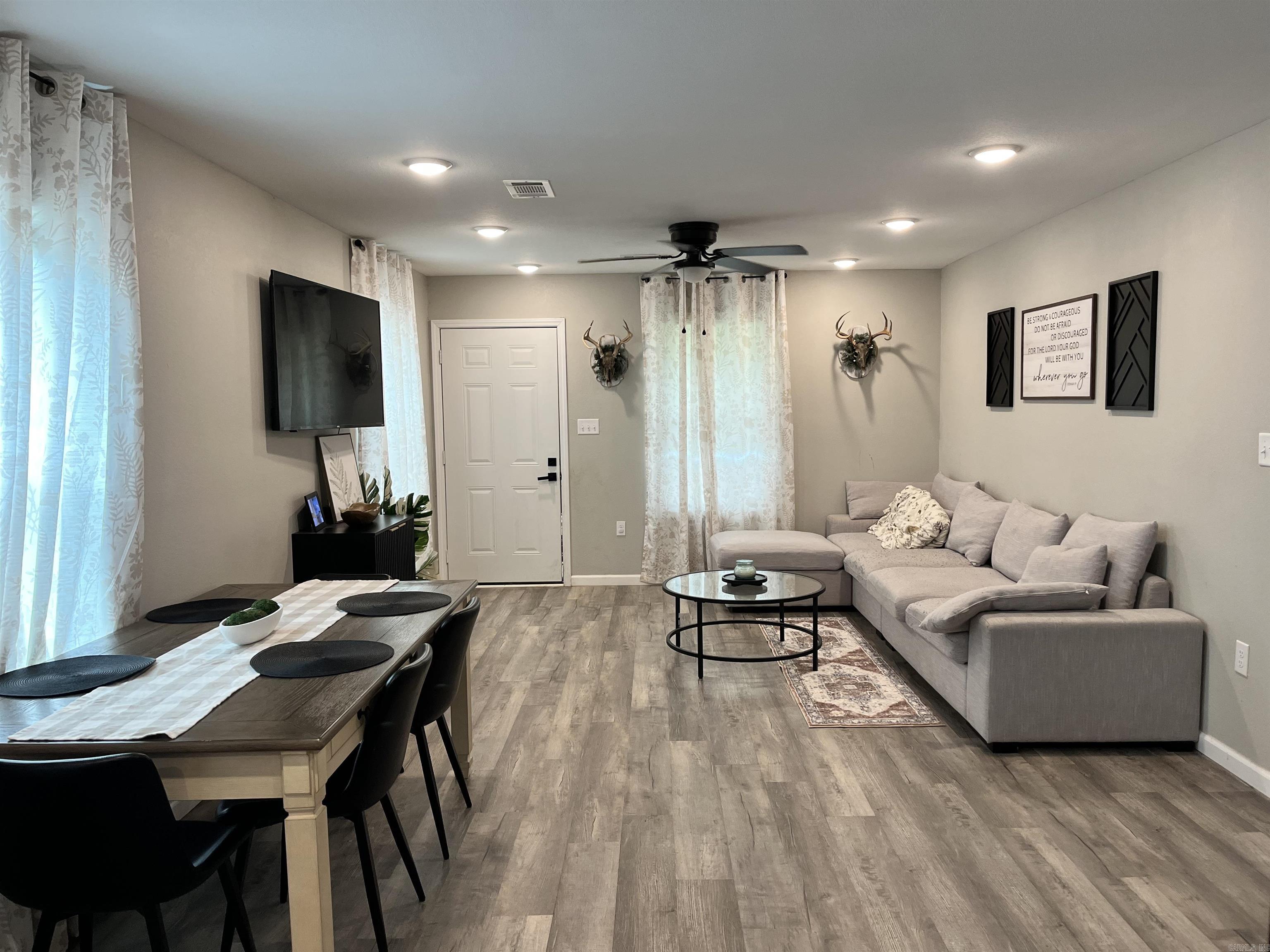 1733 Caddo Street Property Photo 4