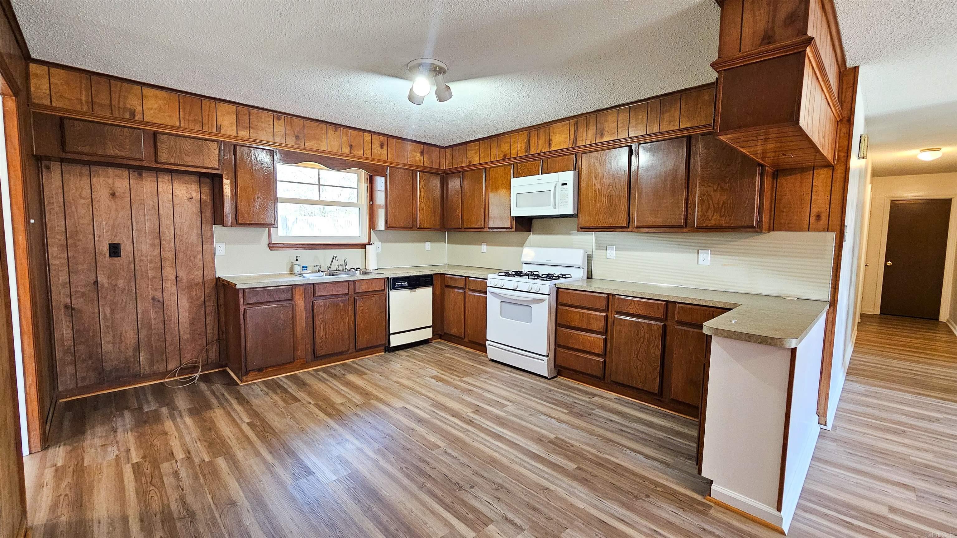 9727 Lanehart Road Property Photo 14