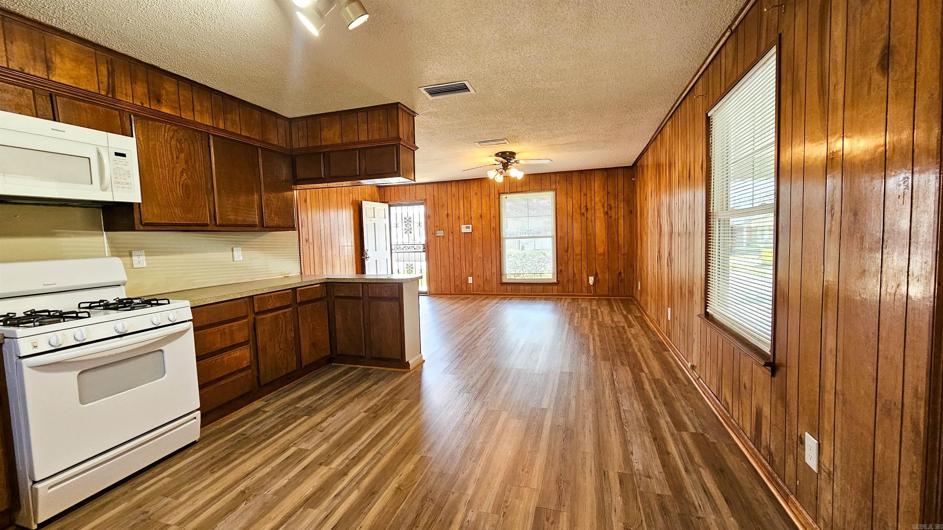 9727 Lanehart Road Property Photo 17
