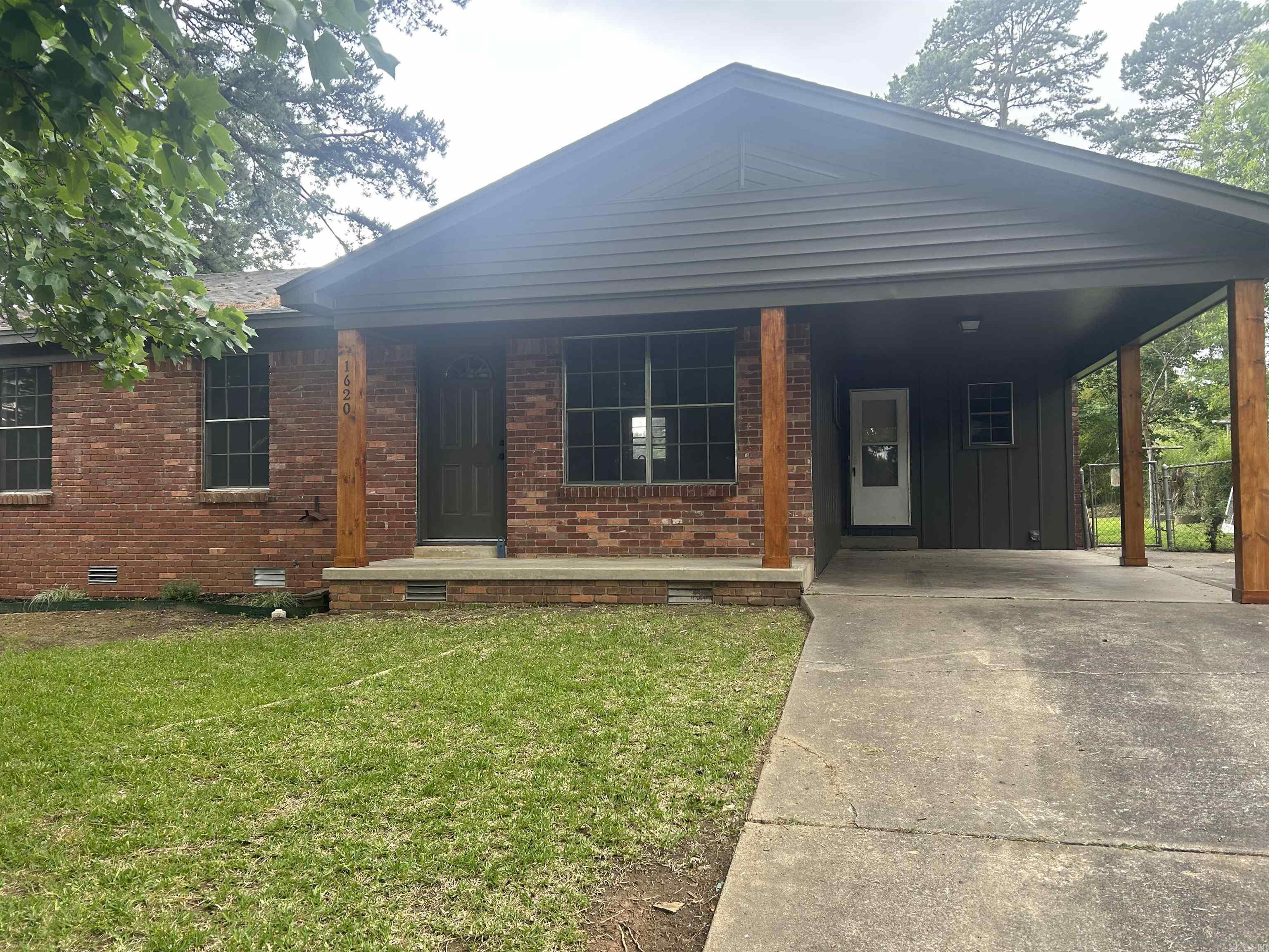 1620 Glenda Street Property Photo 1