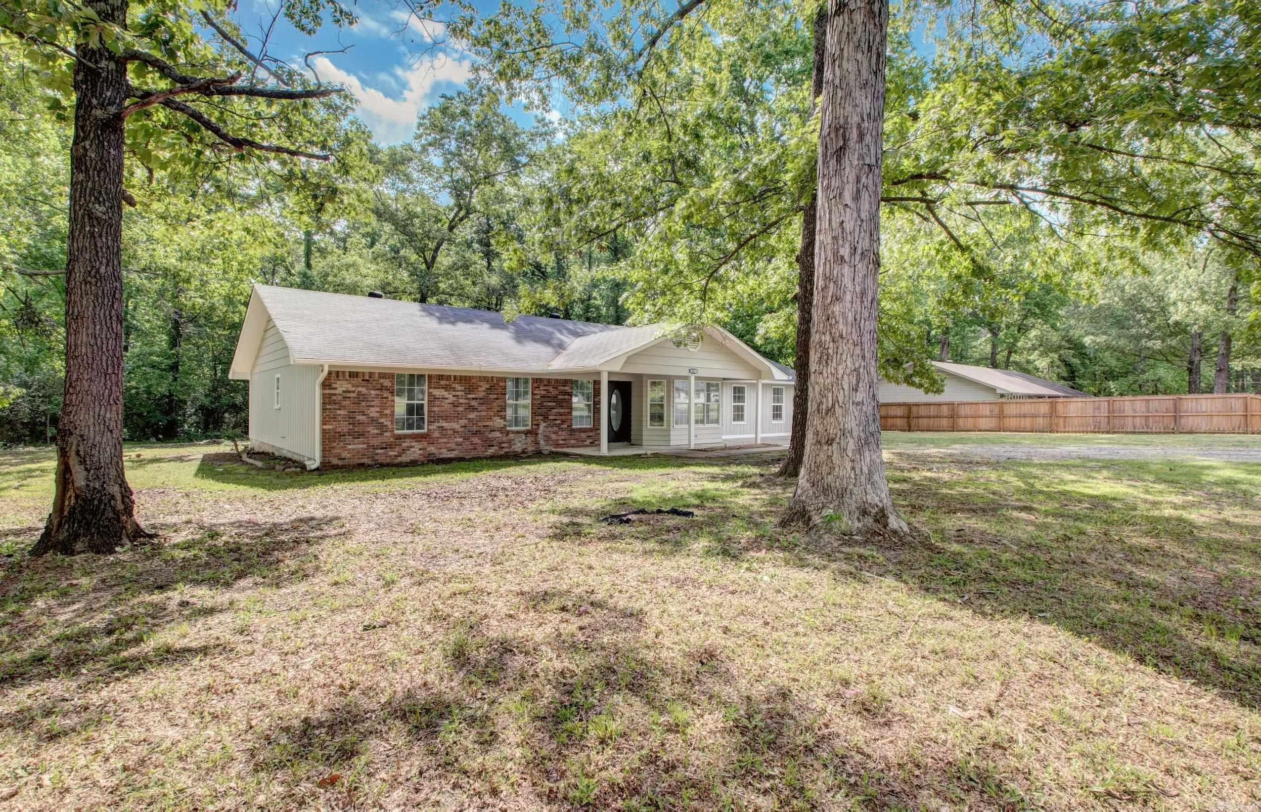 19200 Oaklawn Cove Property Photo 3
