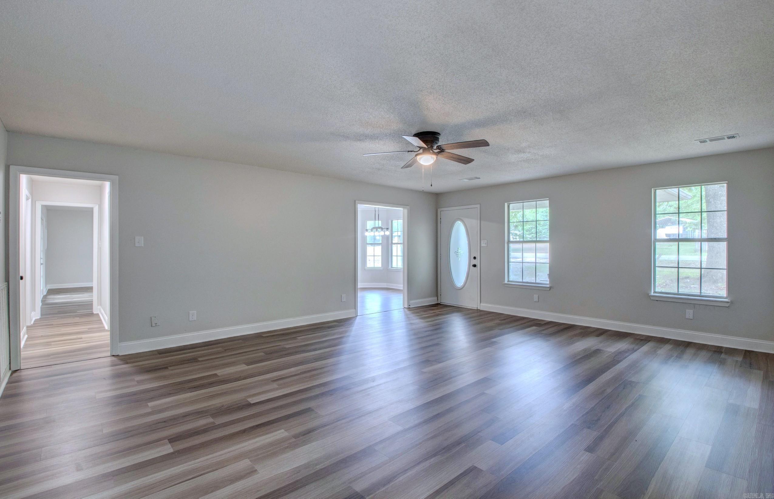 19200 Oaklawn Cove Property Photo 8