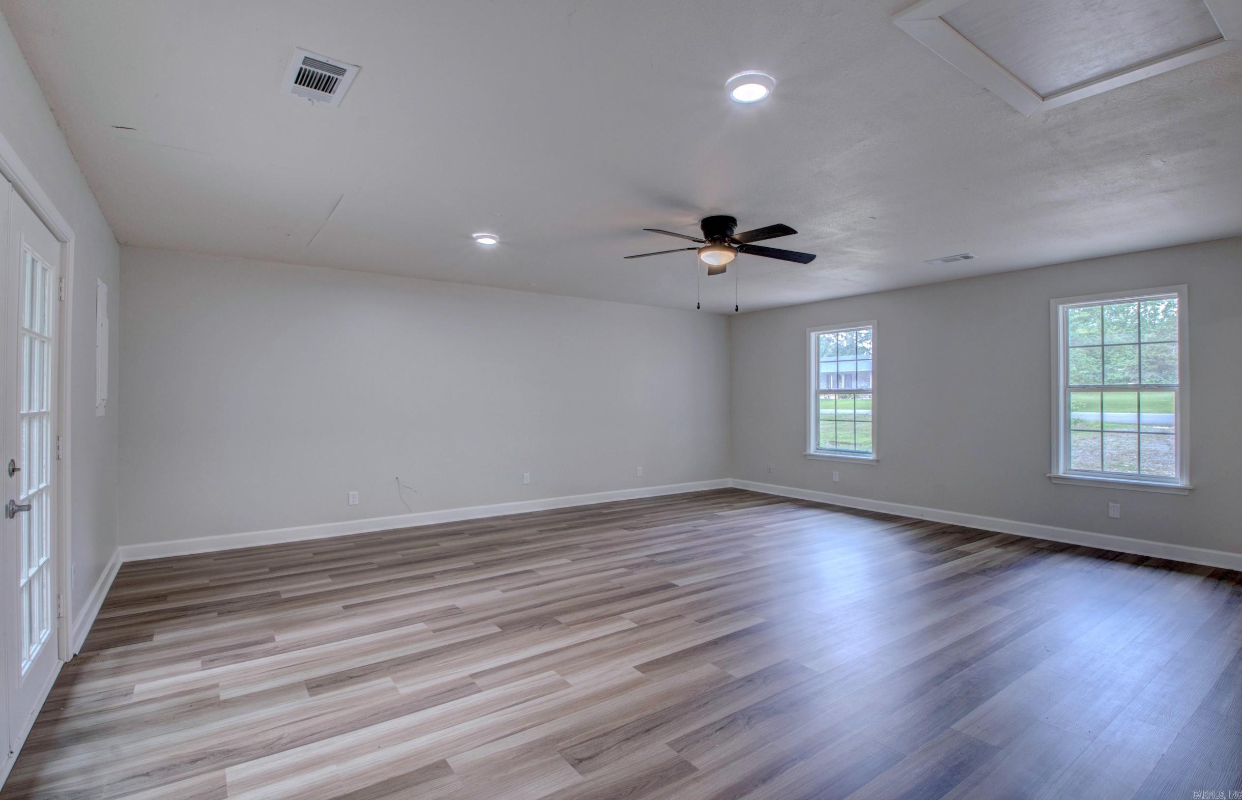 19200 Oaklawn Cove Property Photo 21
