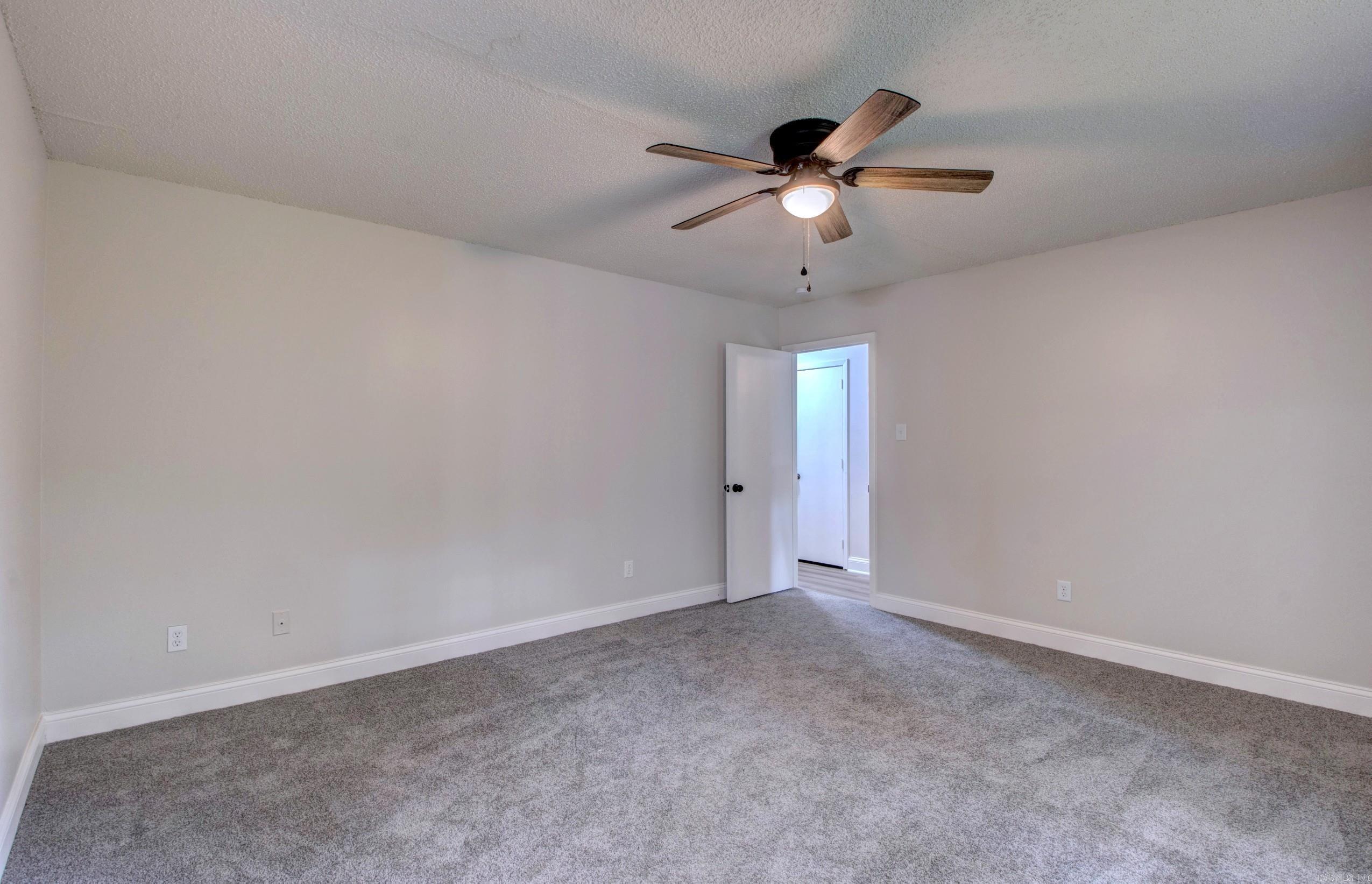 19200 Oaklawn Cove Property Photo 40