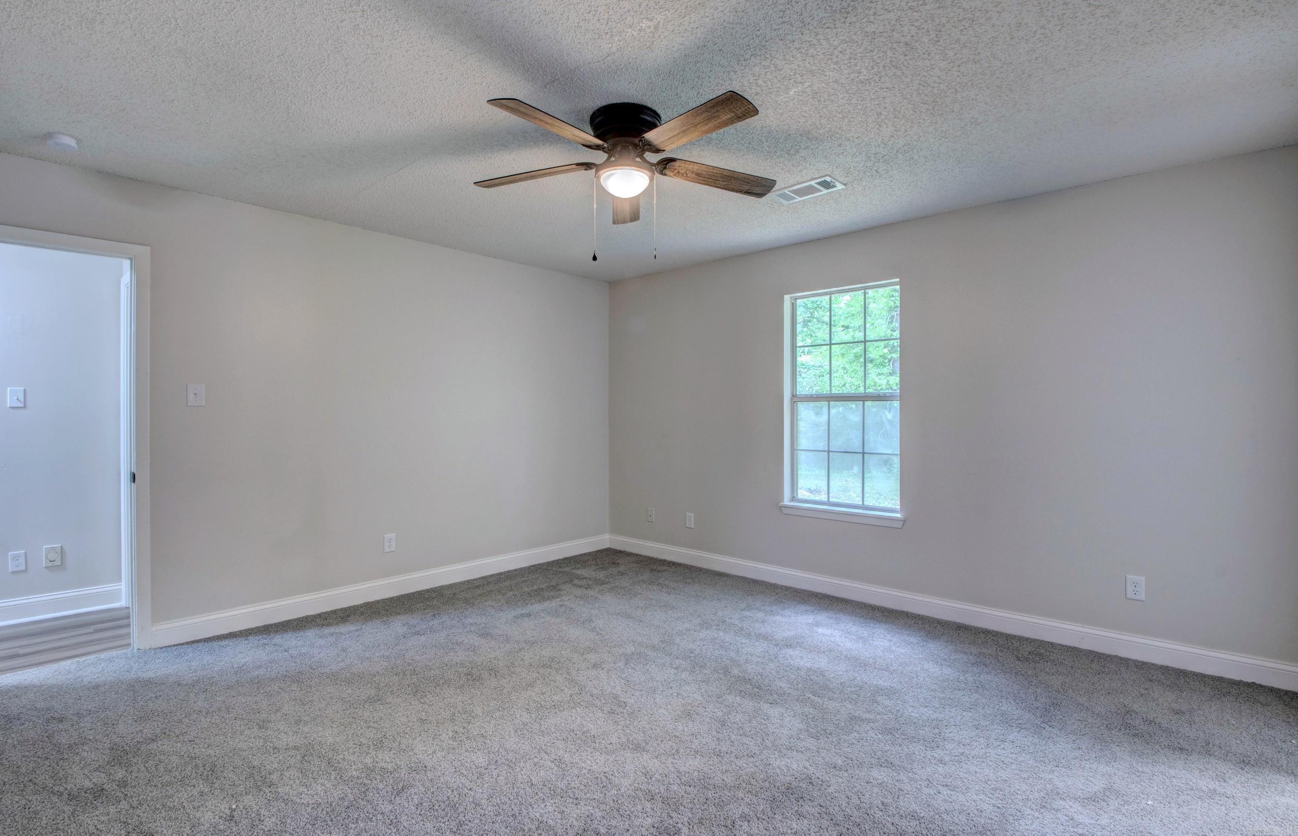 19200 Oaklawn Cove Property Photo 41