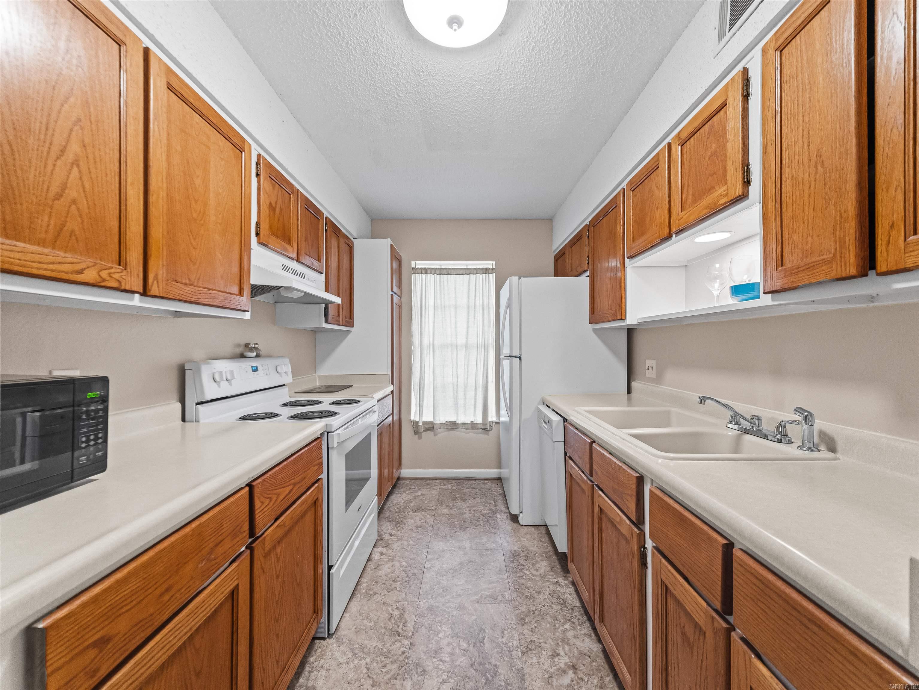 116 Emperado Property Photo 14