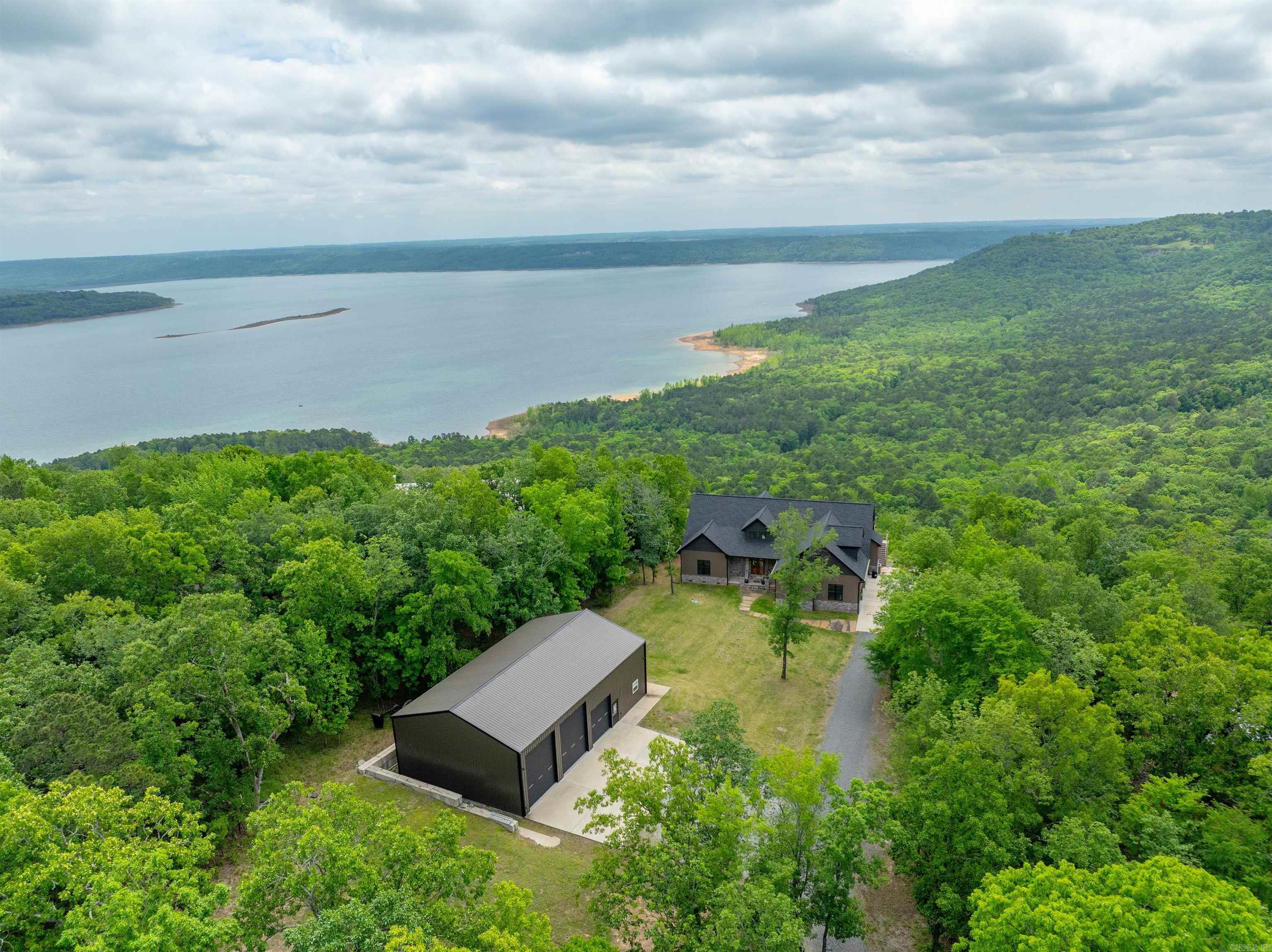 2560 Diamond Bluff Road Property Photo 1