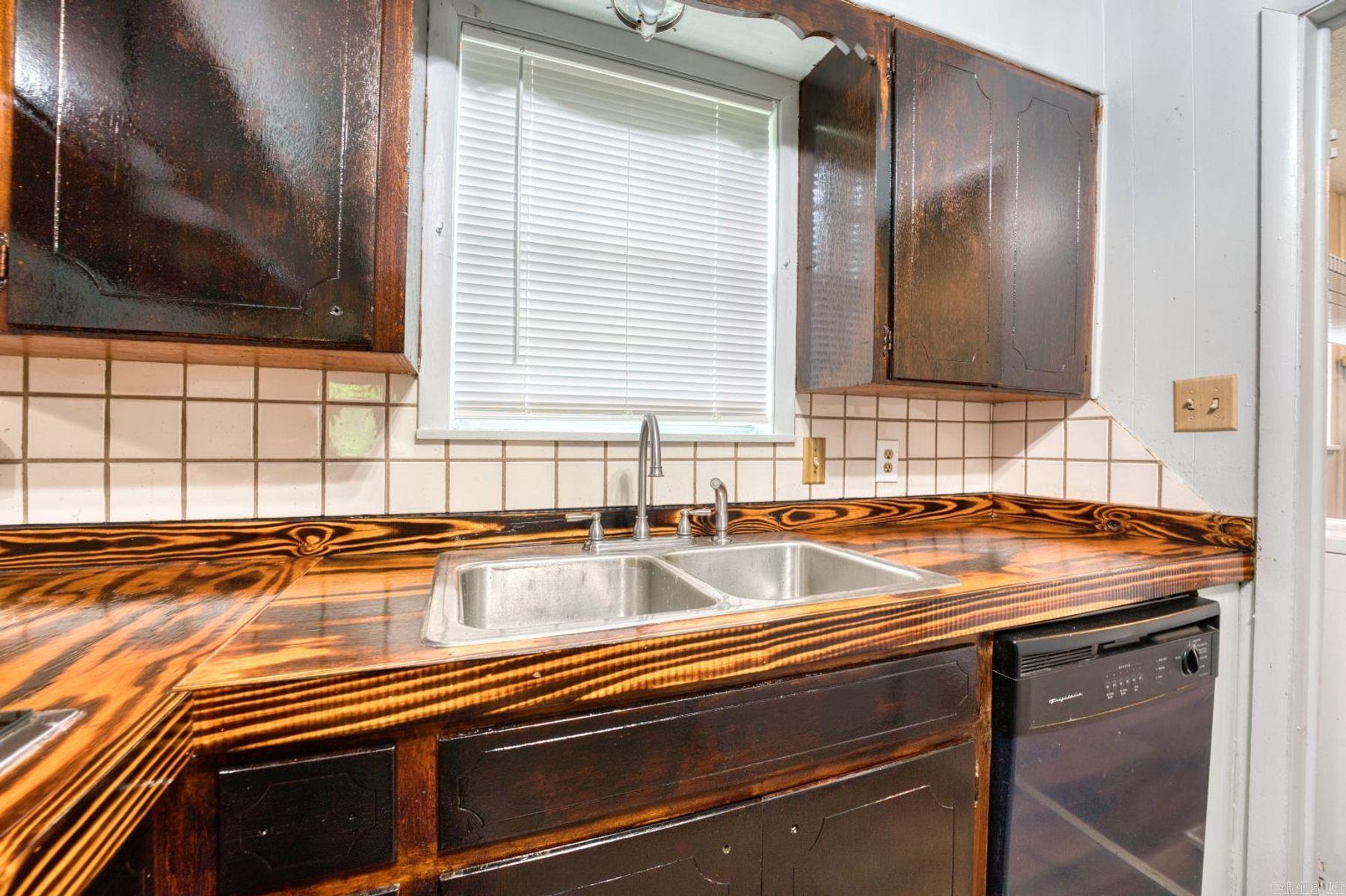 2702 Malvern Avenue Property Photo 10