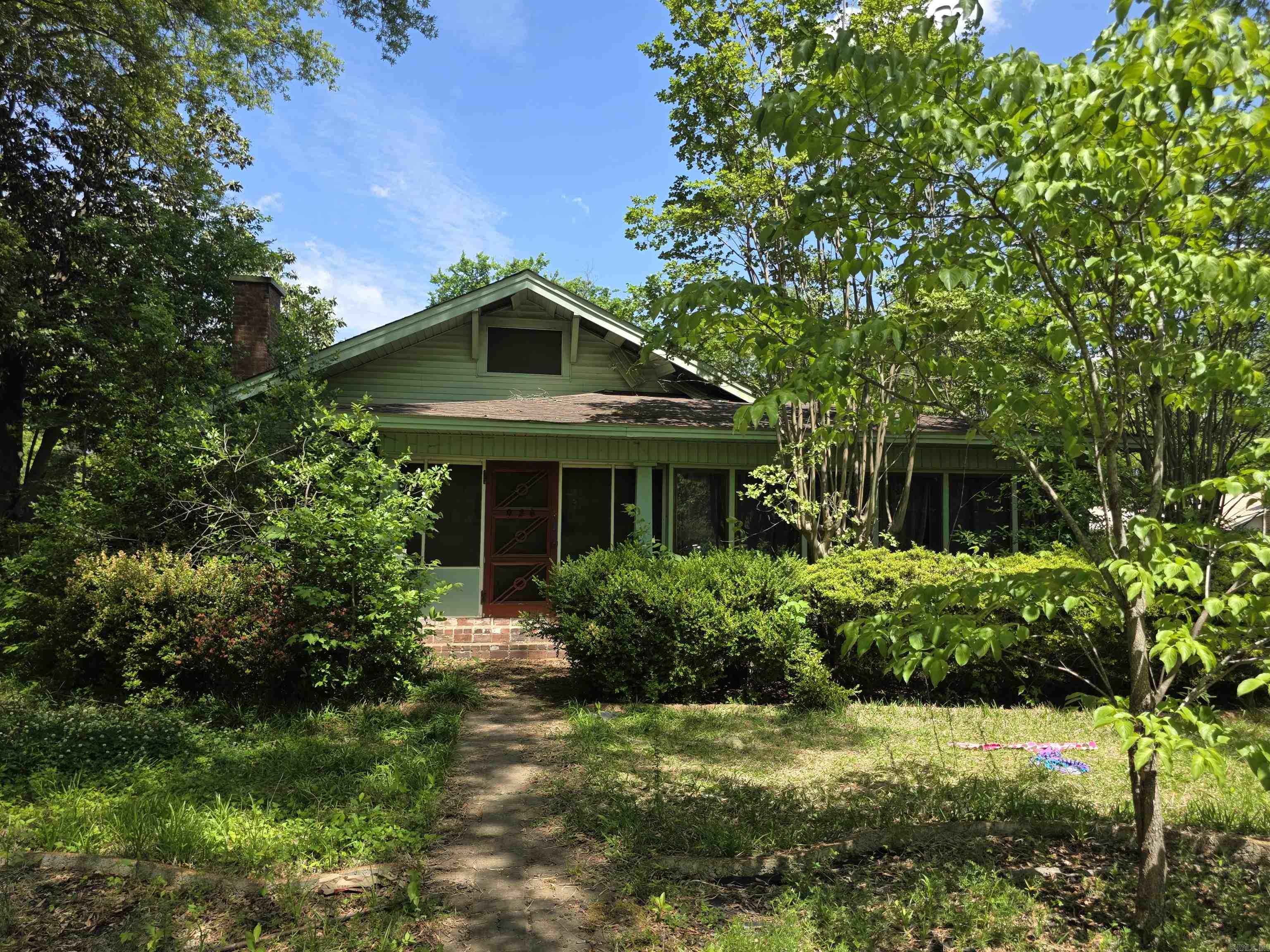926 E Park Avenue Property Photo 1