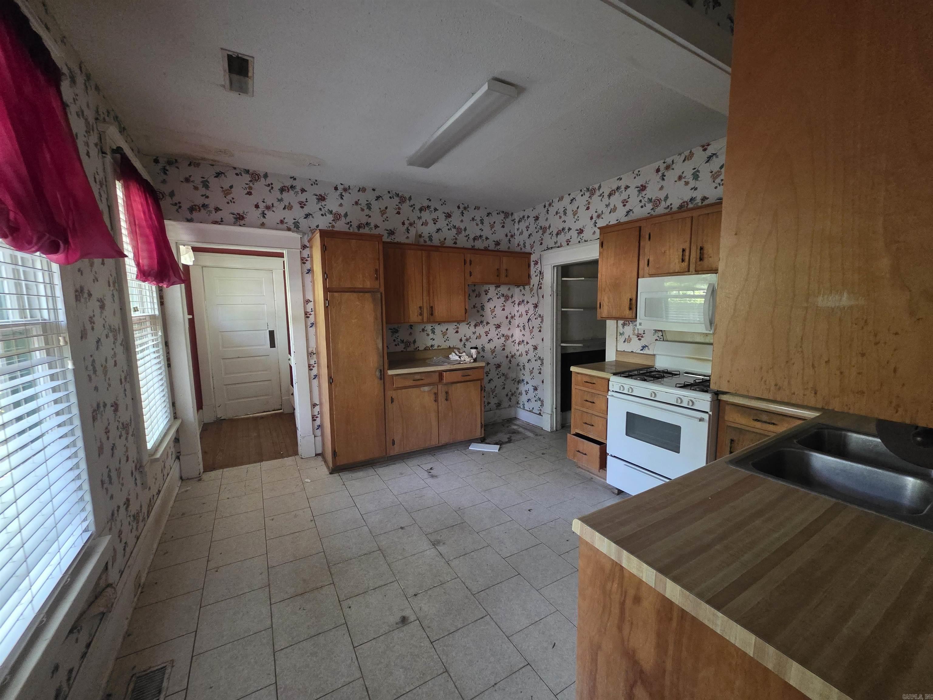 926 E Park Avenue Property Photo 2
