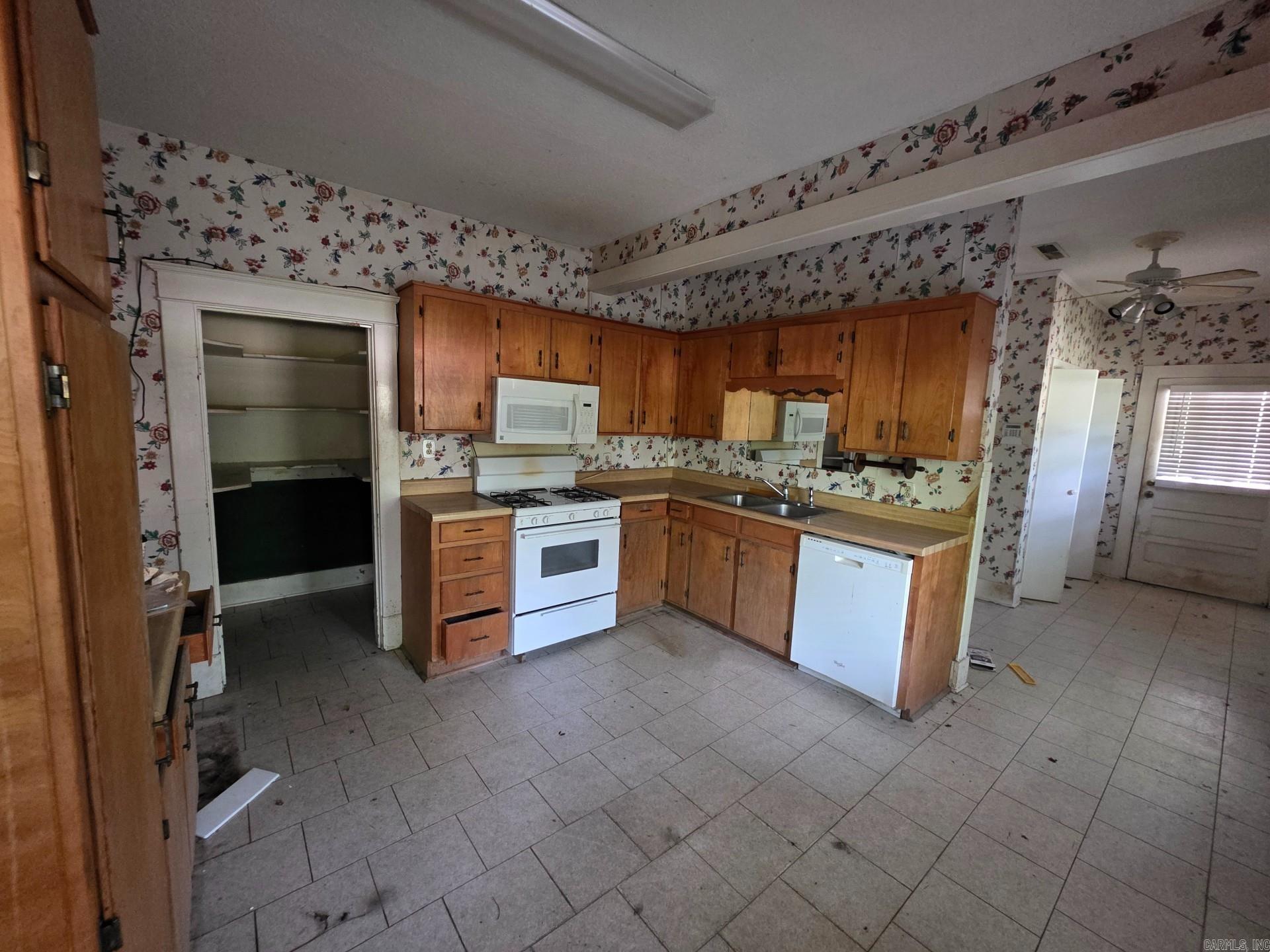 926 E Park Avenue Property Photo 3