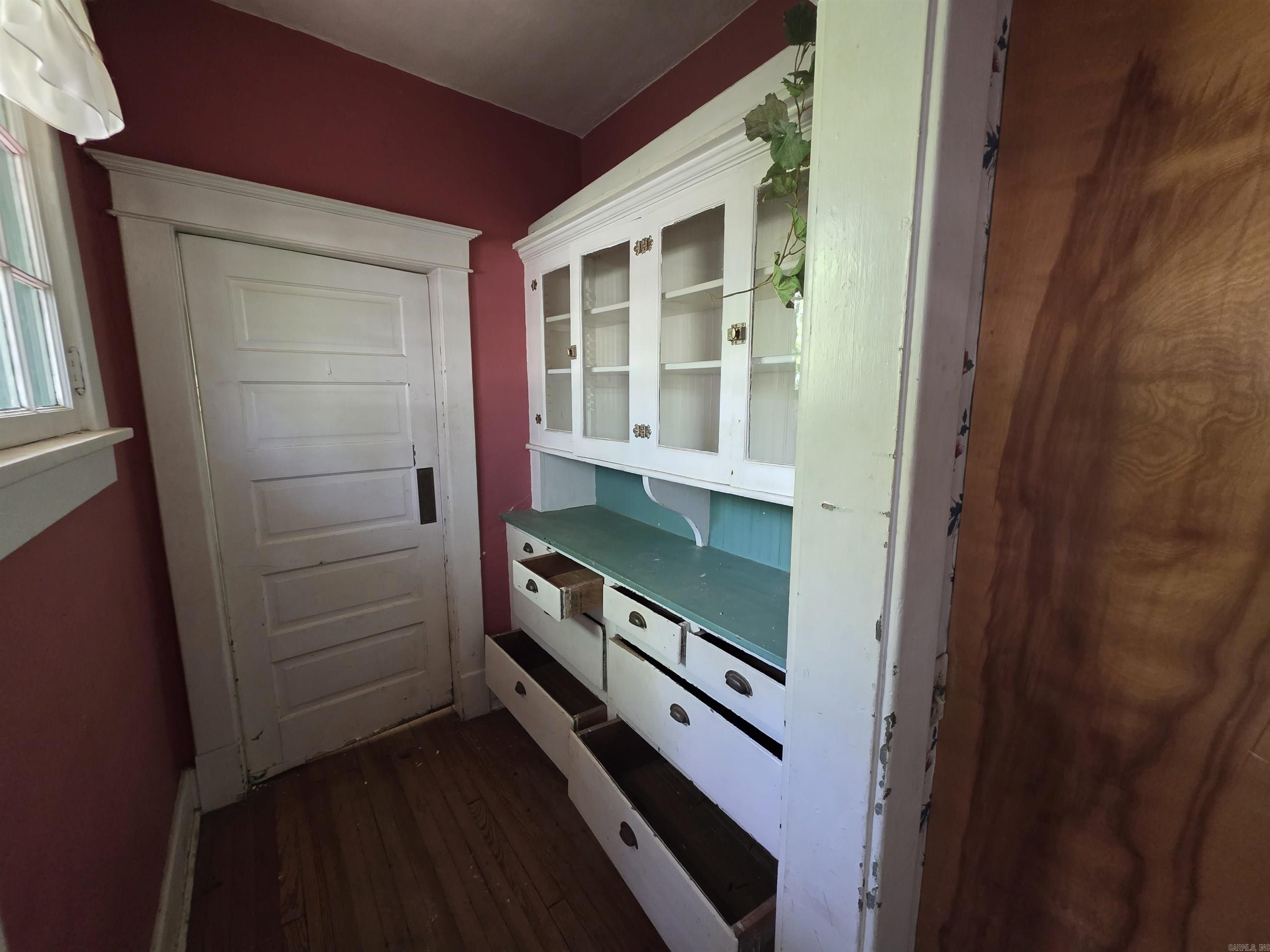 926 E Park Avenue Property Photo 4