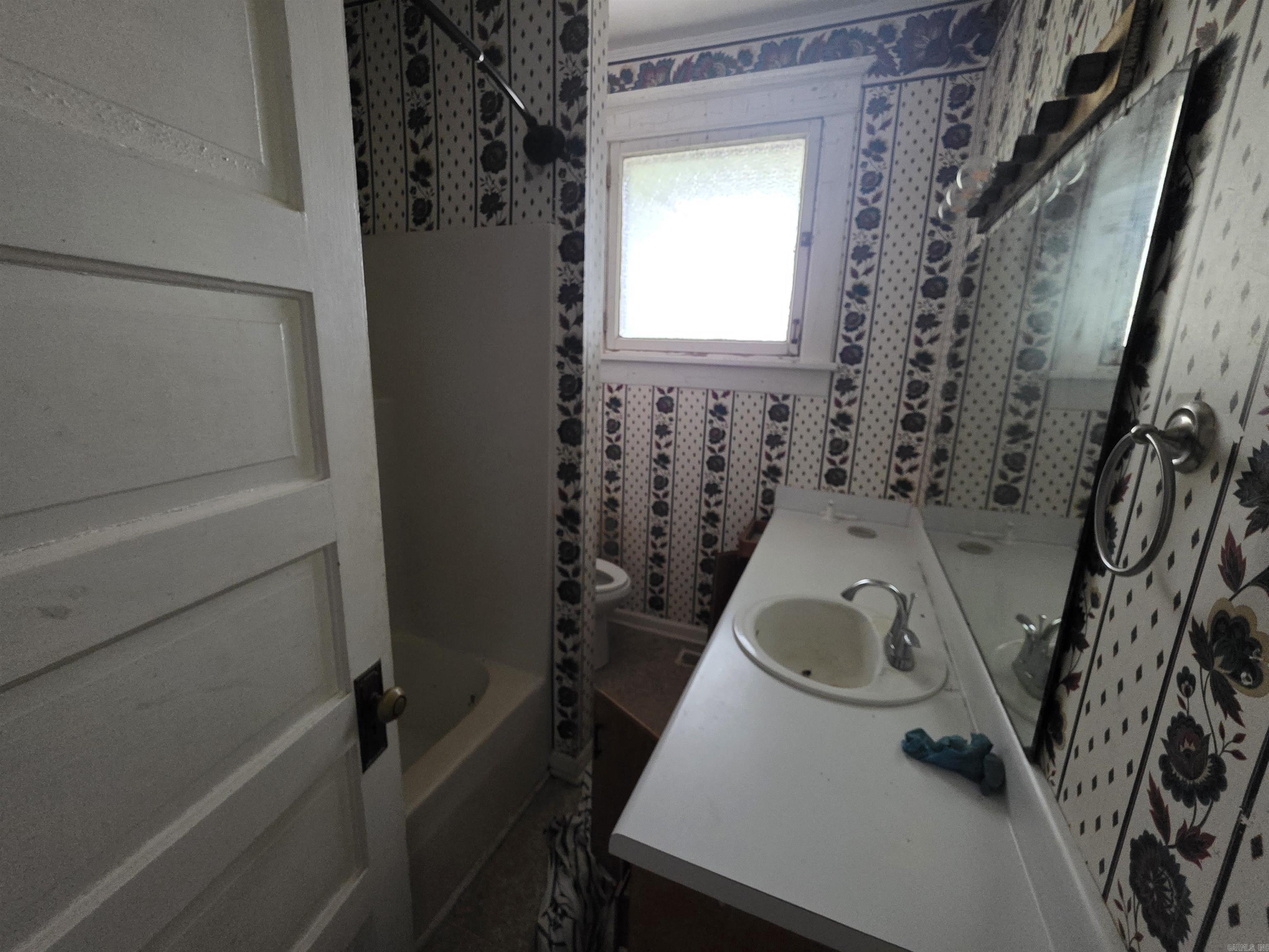 926 E Park Avenue Property Photo 7