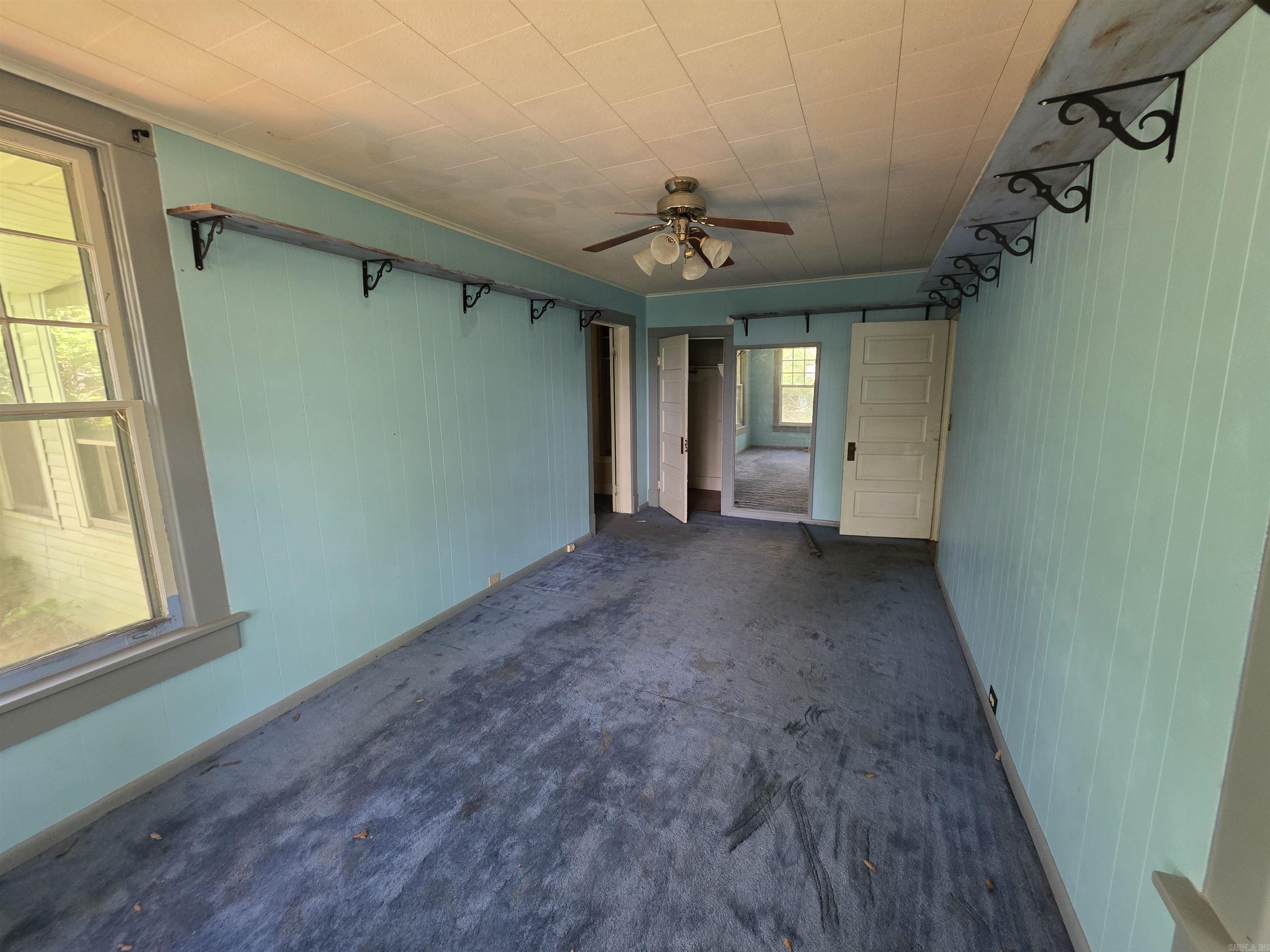 926 E Park Avenue Property Photo 8