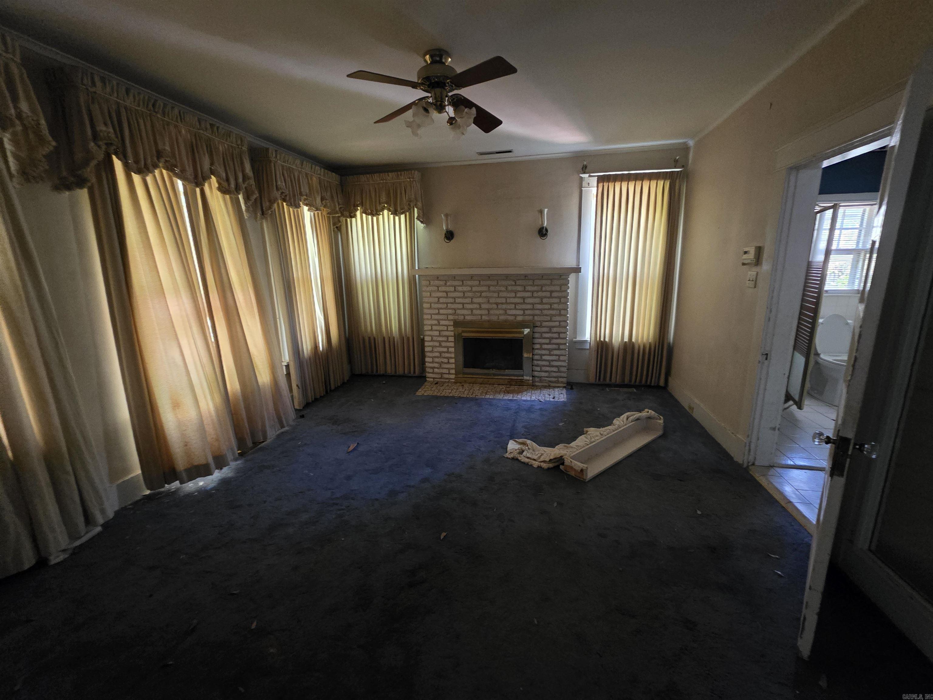 926 E Park Avenue Property Photo 9