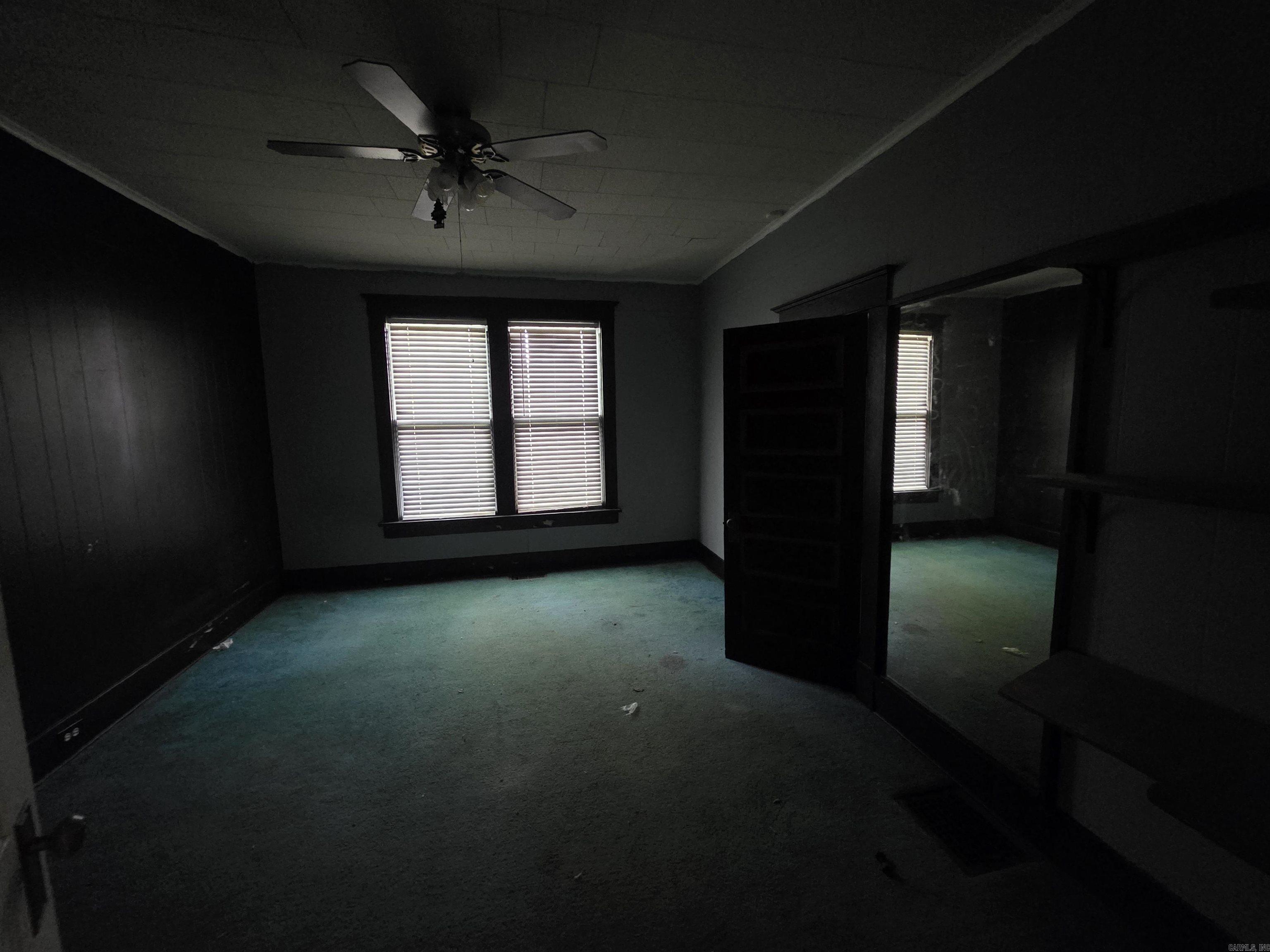 926 E Park Avenue Property Photo 10