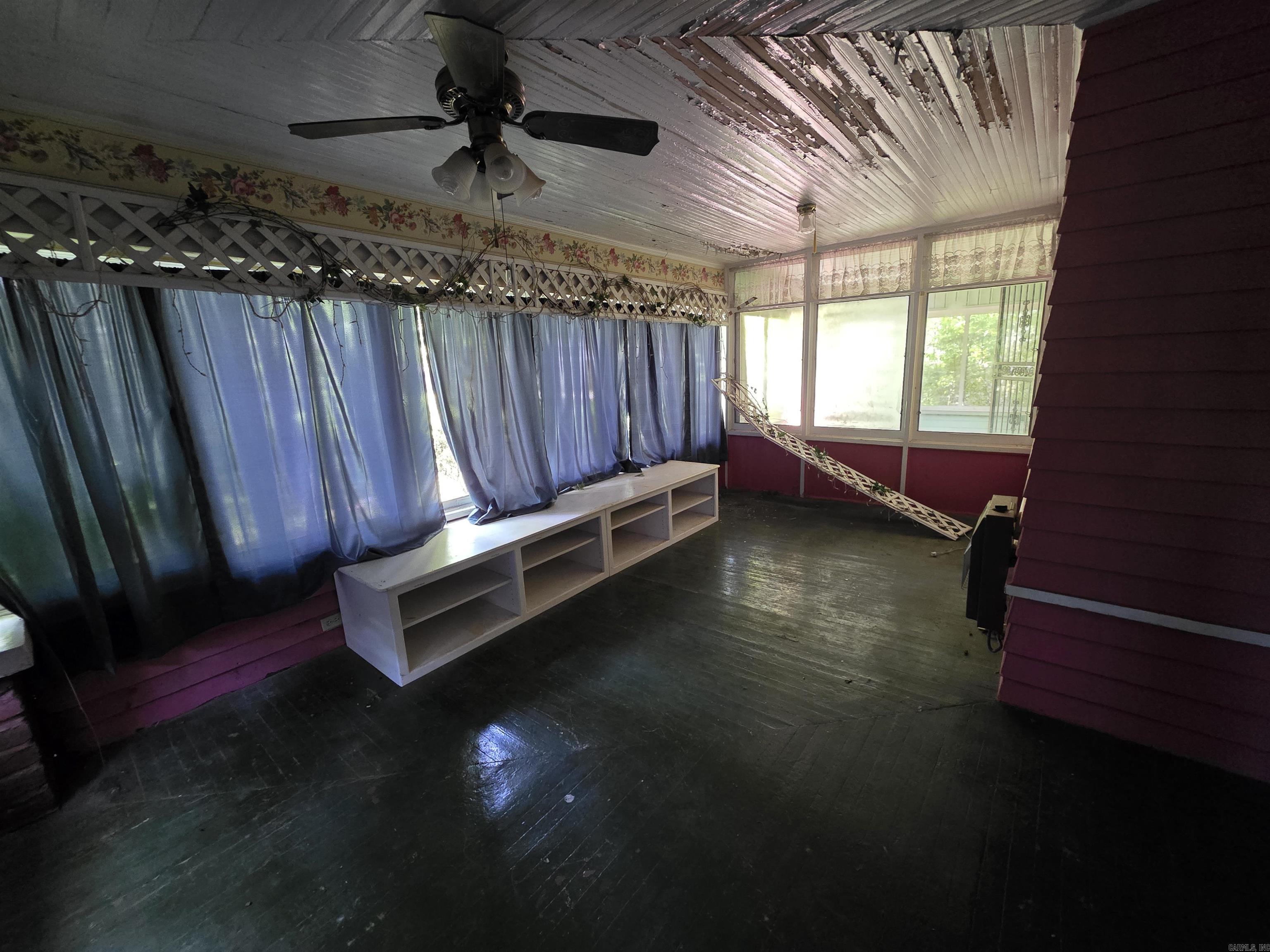 926 E Park Avenue Property Photo 12