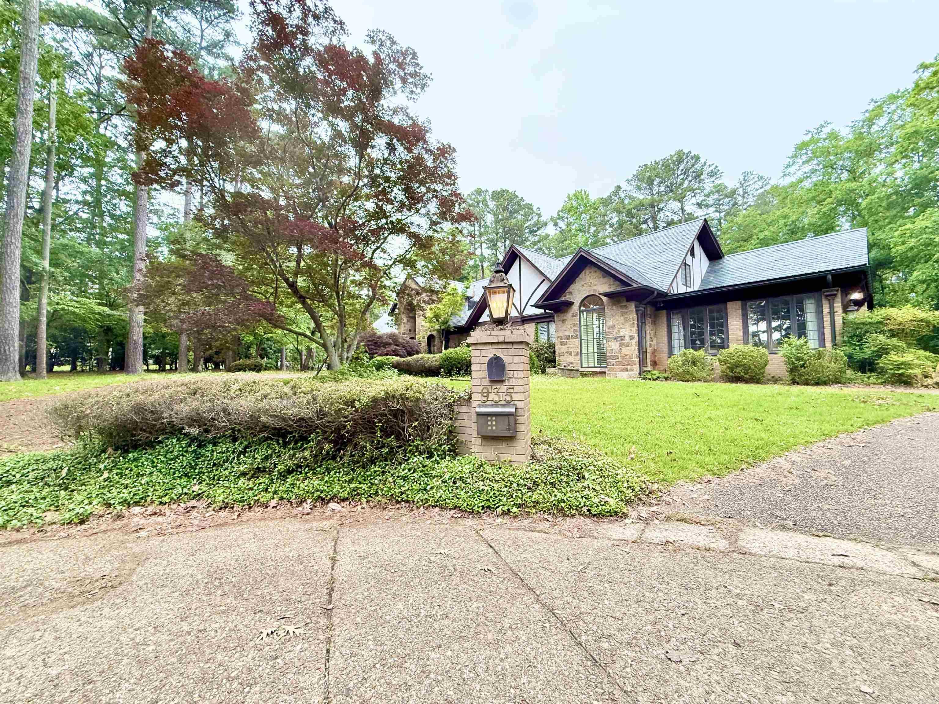 935 Brookridge Drive Property Photo 1