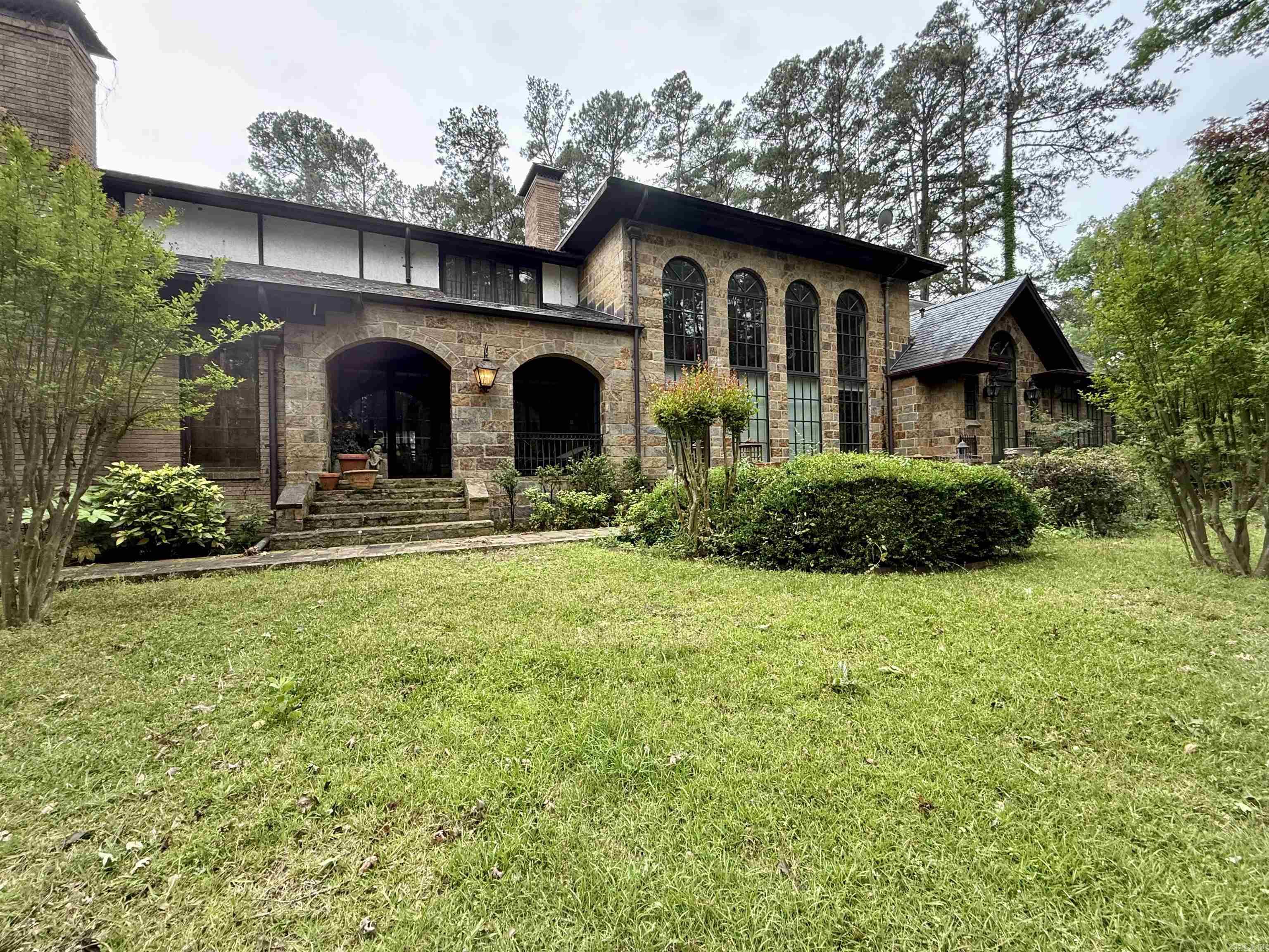 935 Brookridge Drive Property Photo 3
