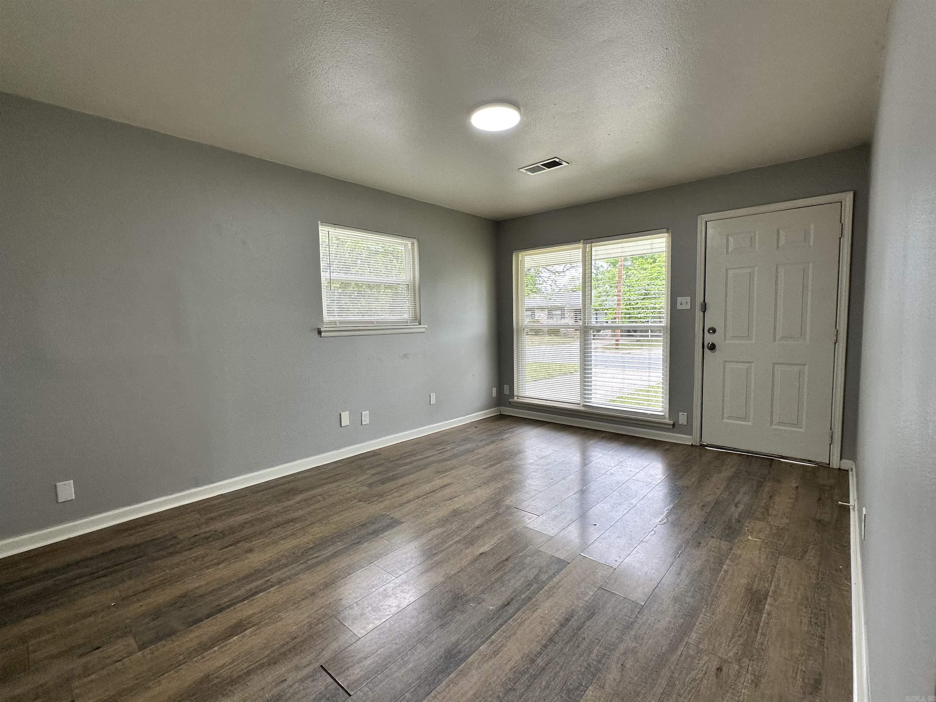512 Ellen Drive Property Photo 5