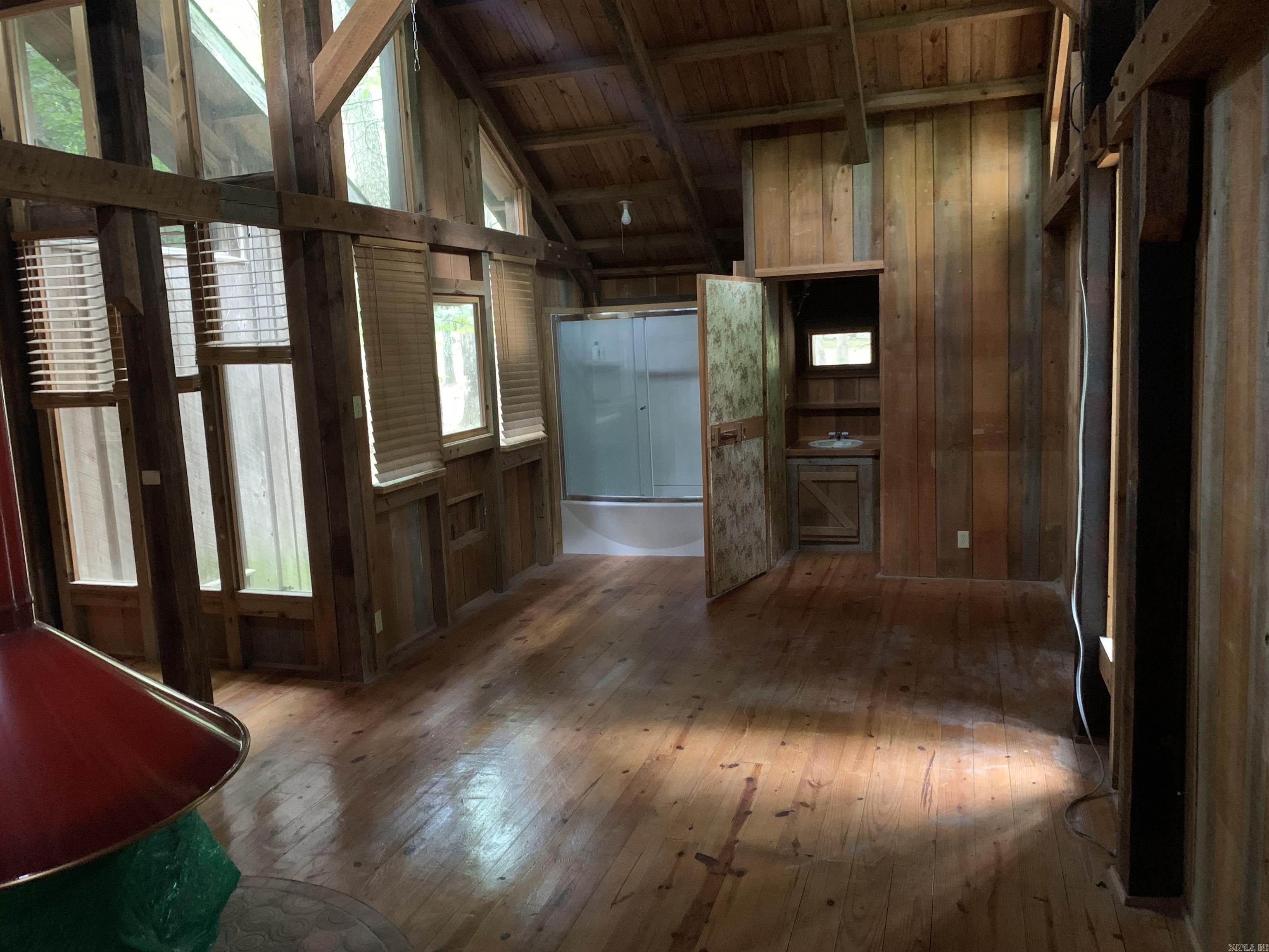 6002 Becknell Property Photo 4
