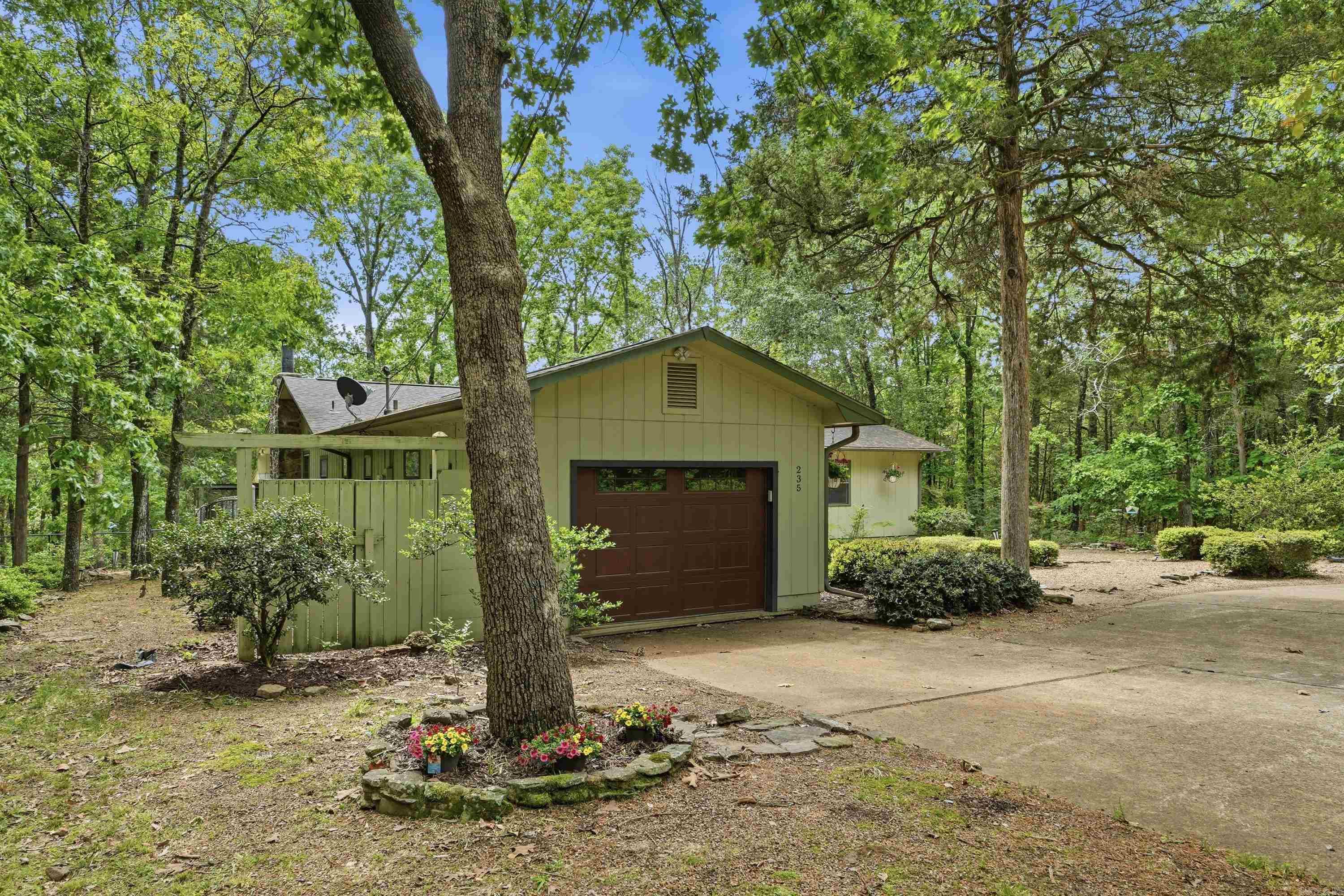 235 Robinhood Trail Property Photo 8