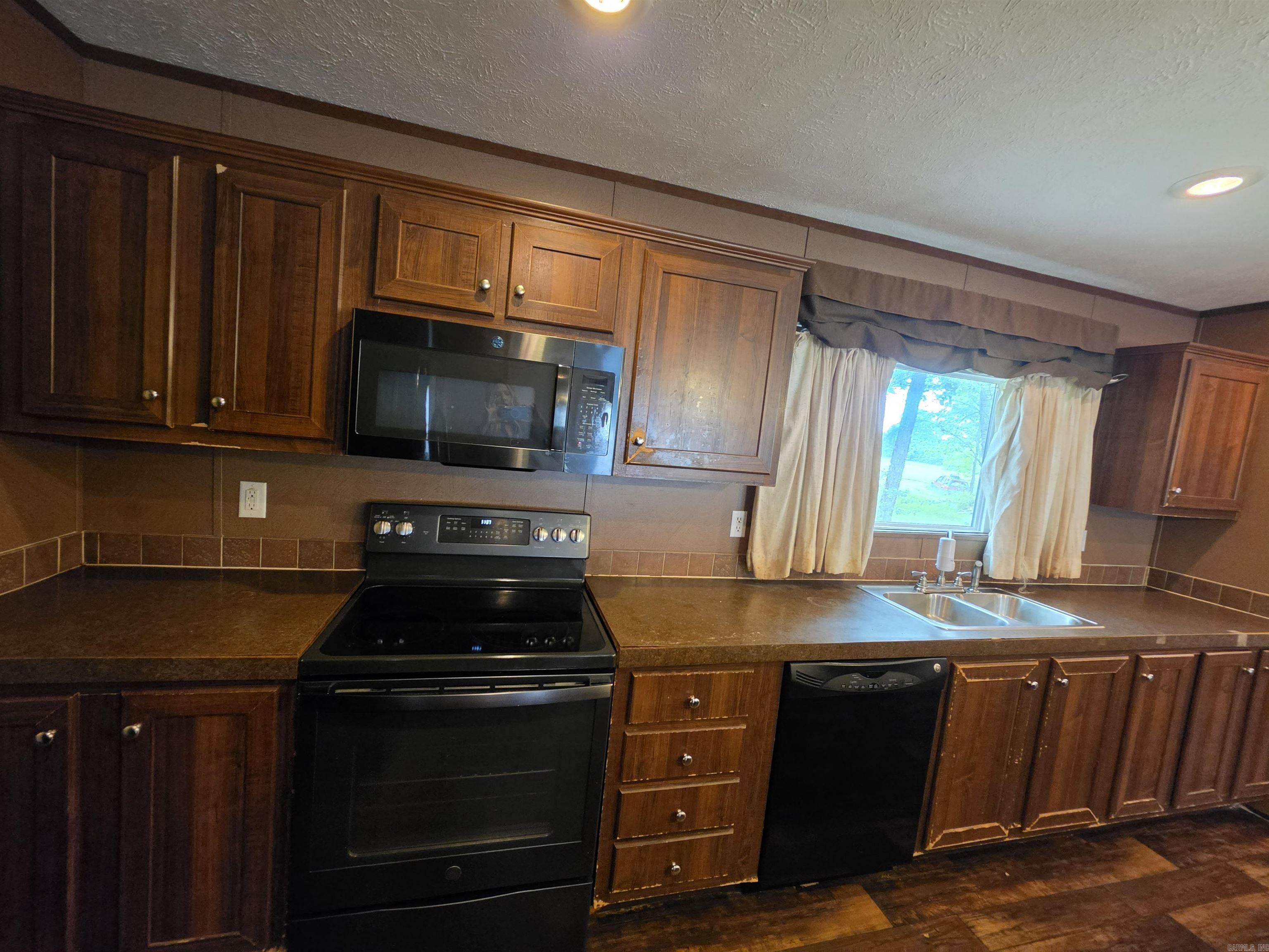 5268 Prince St Property Photo 5
