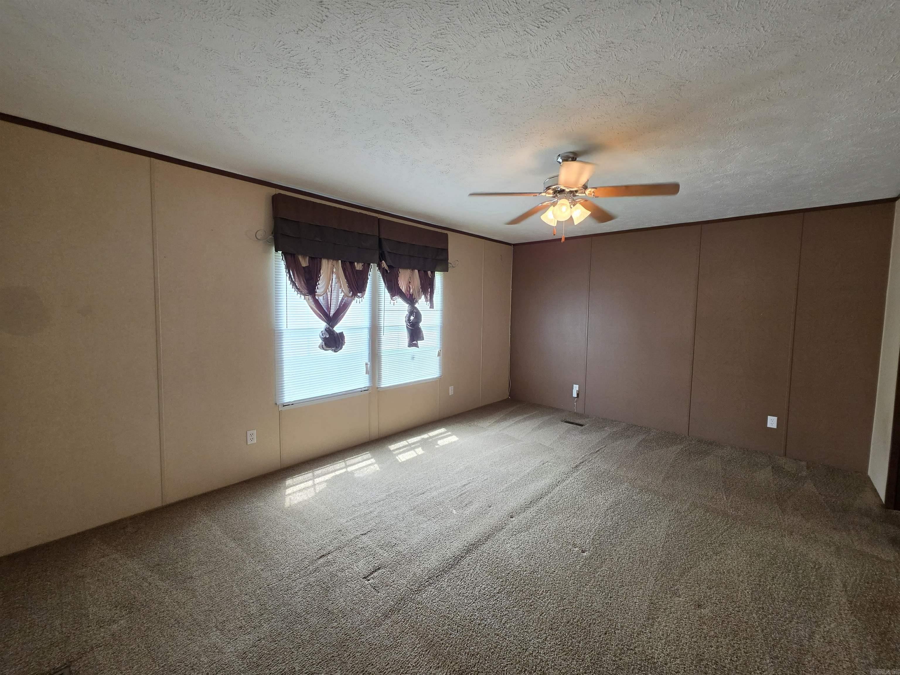 5268 Prince St Property Photo 14