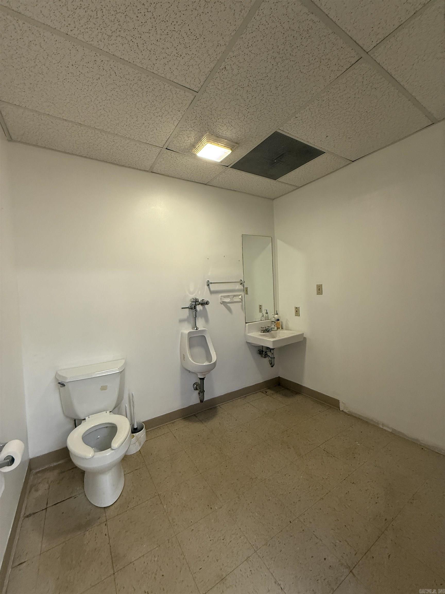 2301 W Beebe Capps Expressway Property Photo 13