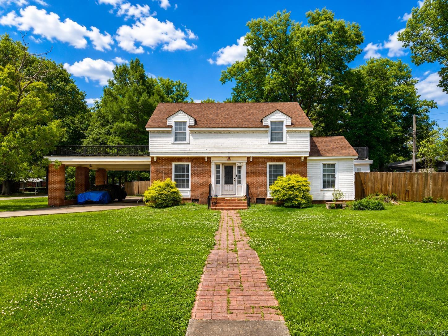 1501 Red Bud Ln Property Photo 1