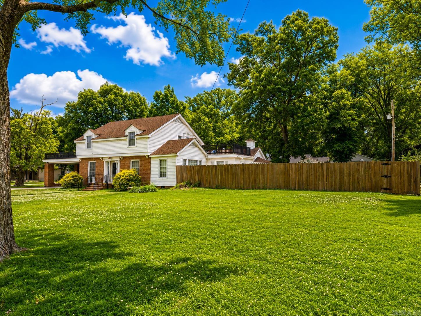 1501 Red Bud Ln Property Photo 3