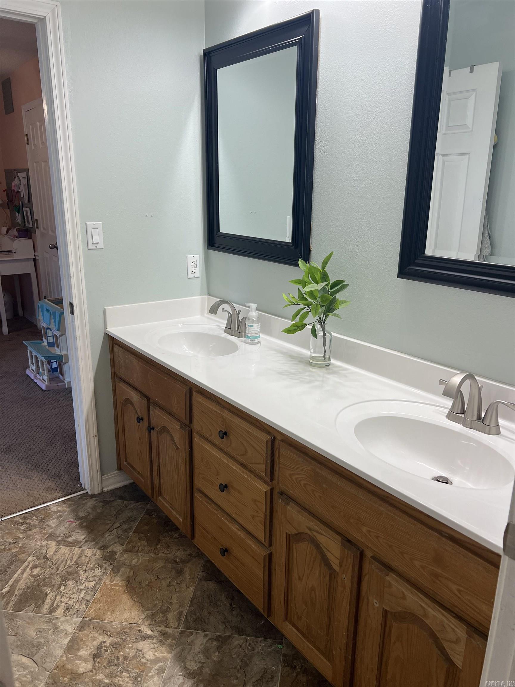 1155 Lisa Lane Property Photo 24