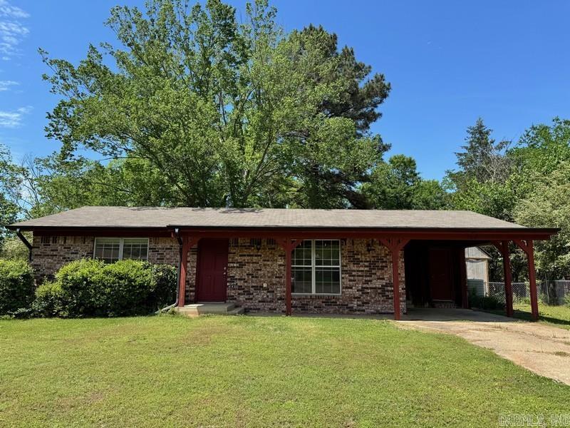 106 KING ARTHUR Court Property Photo 1
