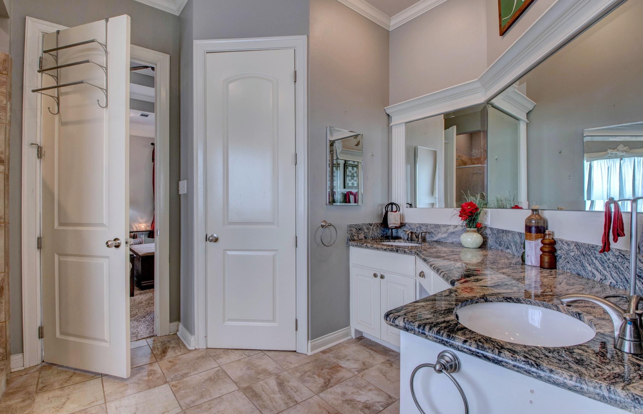 3200 Falling Waters Road Property Photo 13
