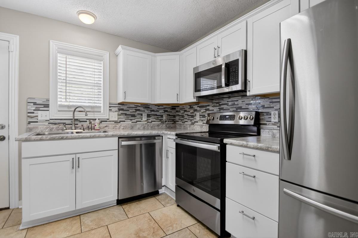200 Pine Forest 3-b 3-b Property Photo 3