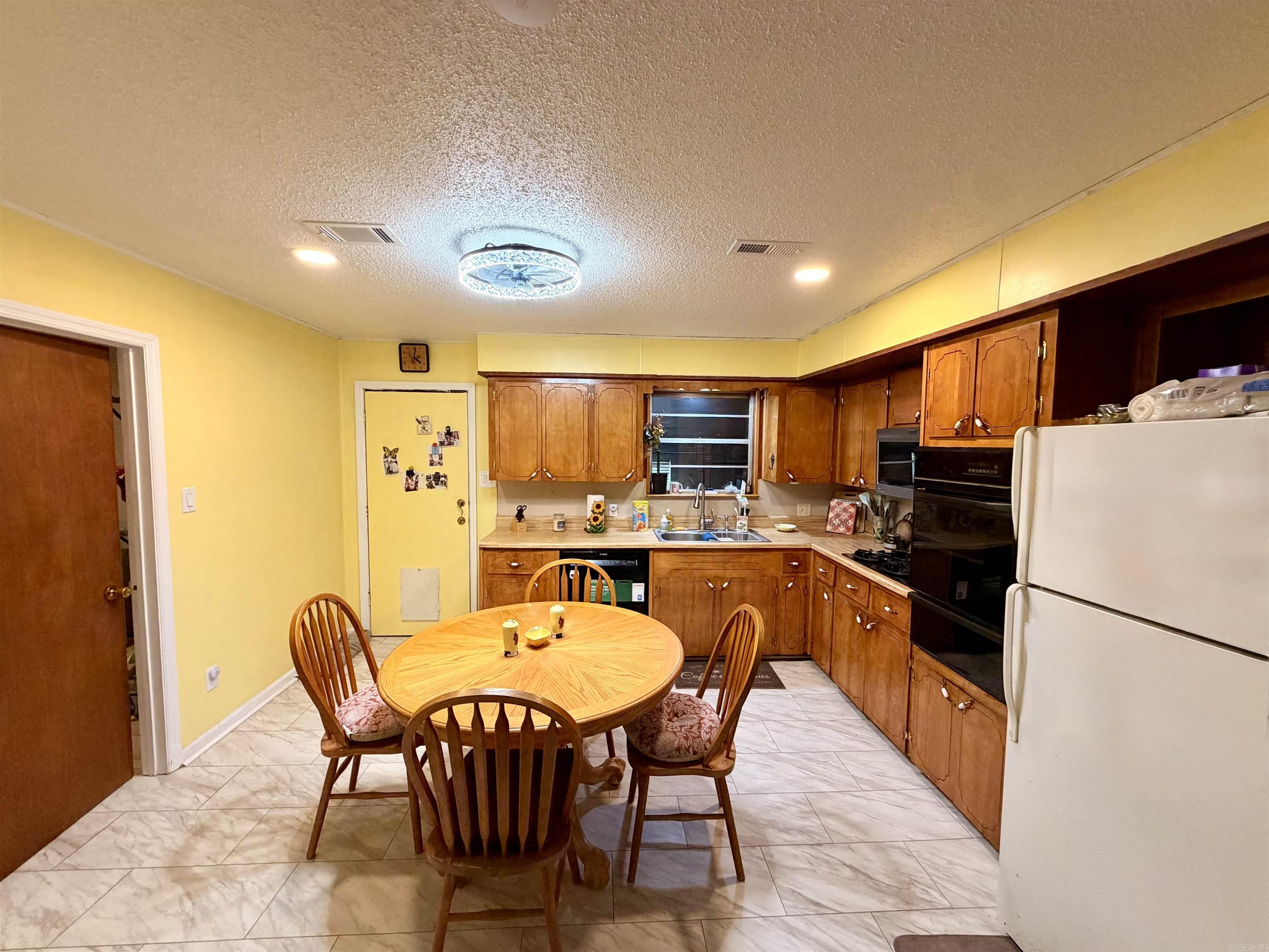 108 Smart Street Property Photo 3