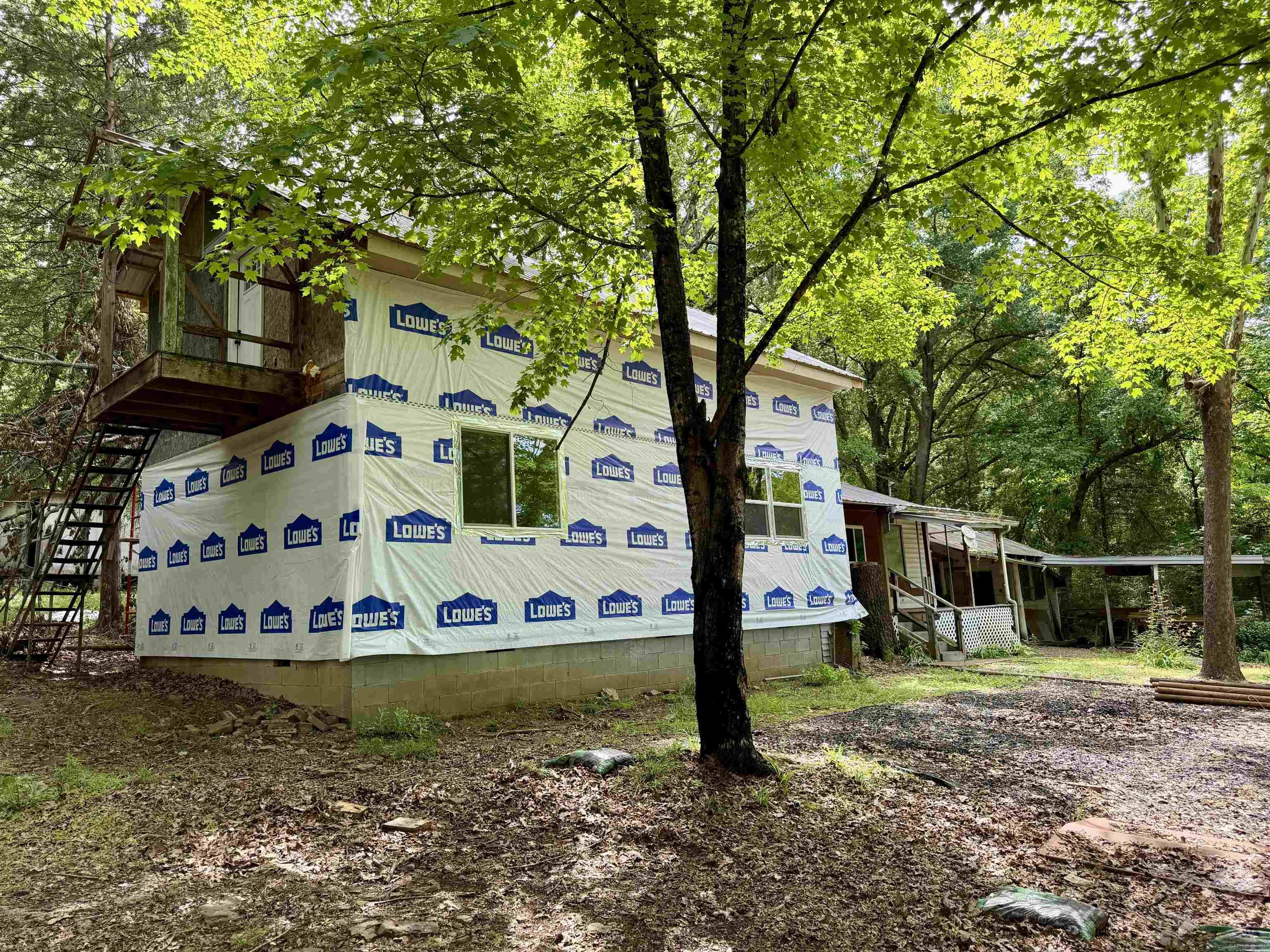 208 County Road 2228 Property Photo 2