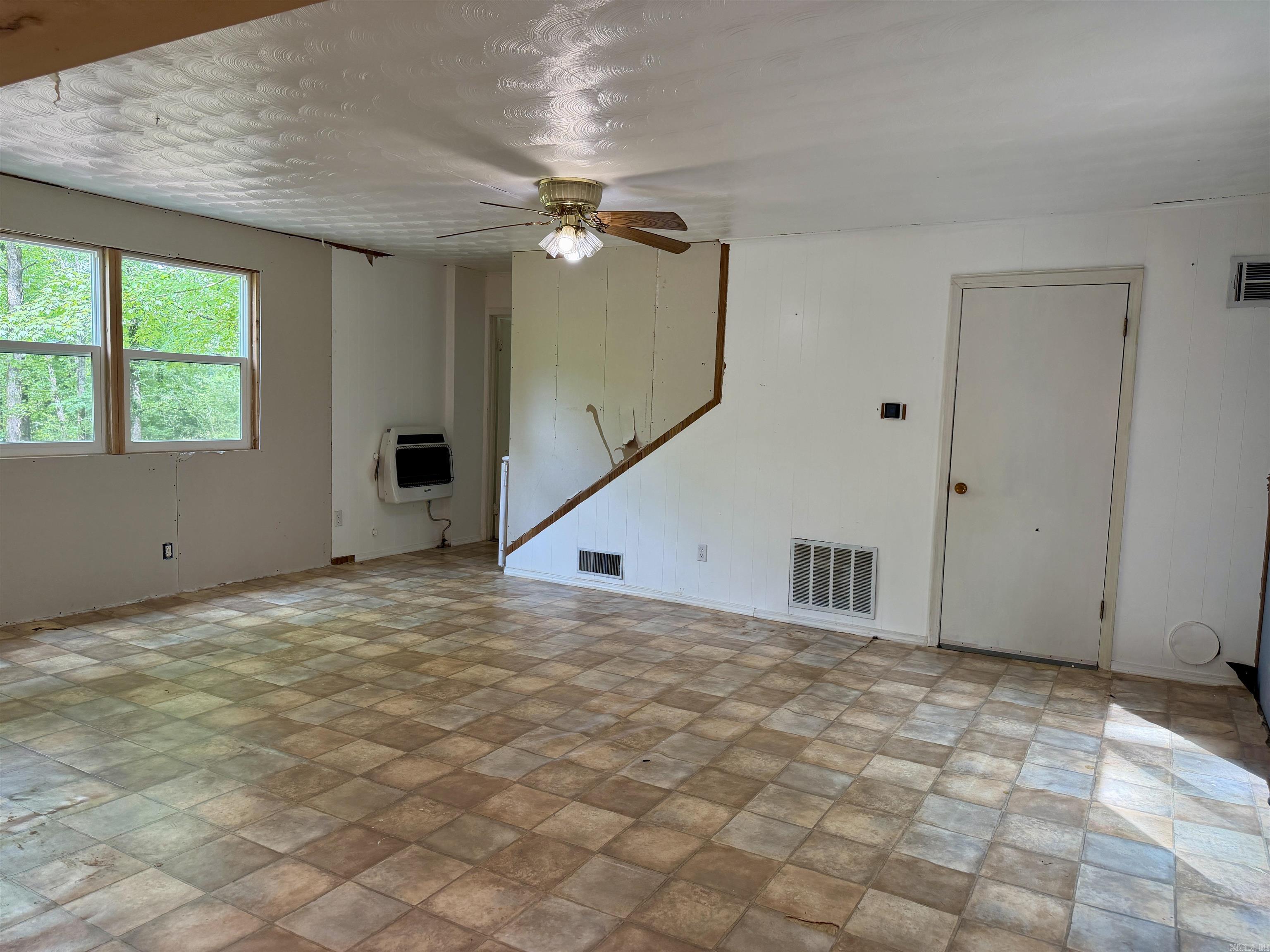 208 County Road 2228 Property Photo 9