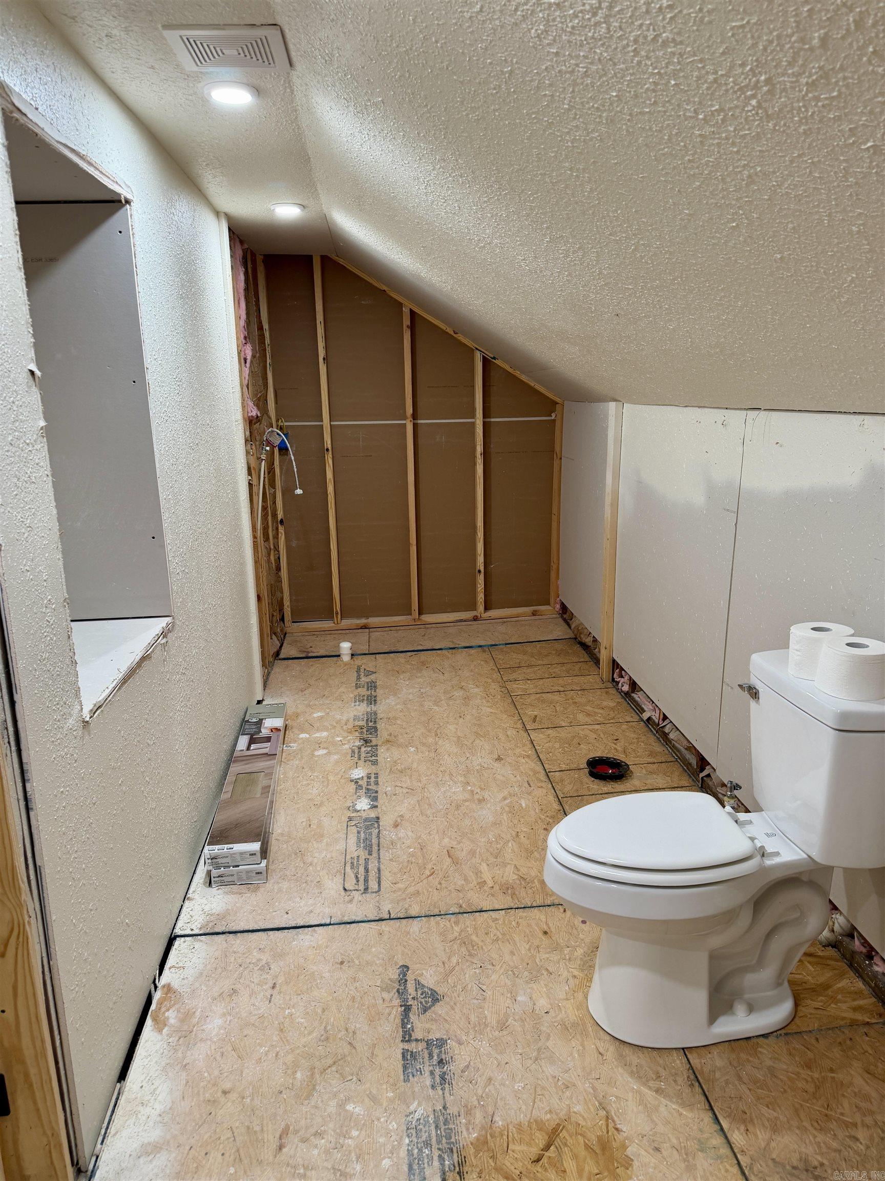 208 County Road 2228 Property Photo 23