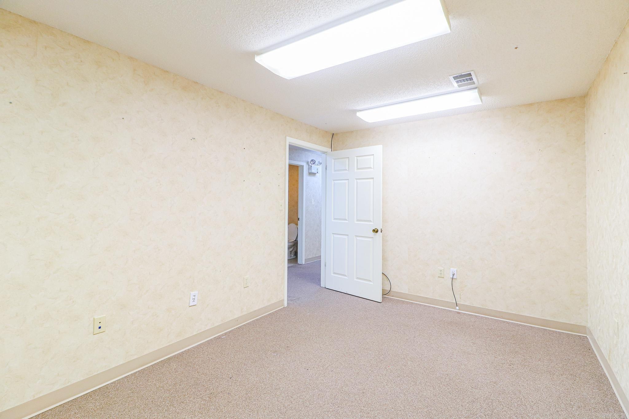 1105 W Court #c Street Property Photo 5