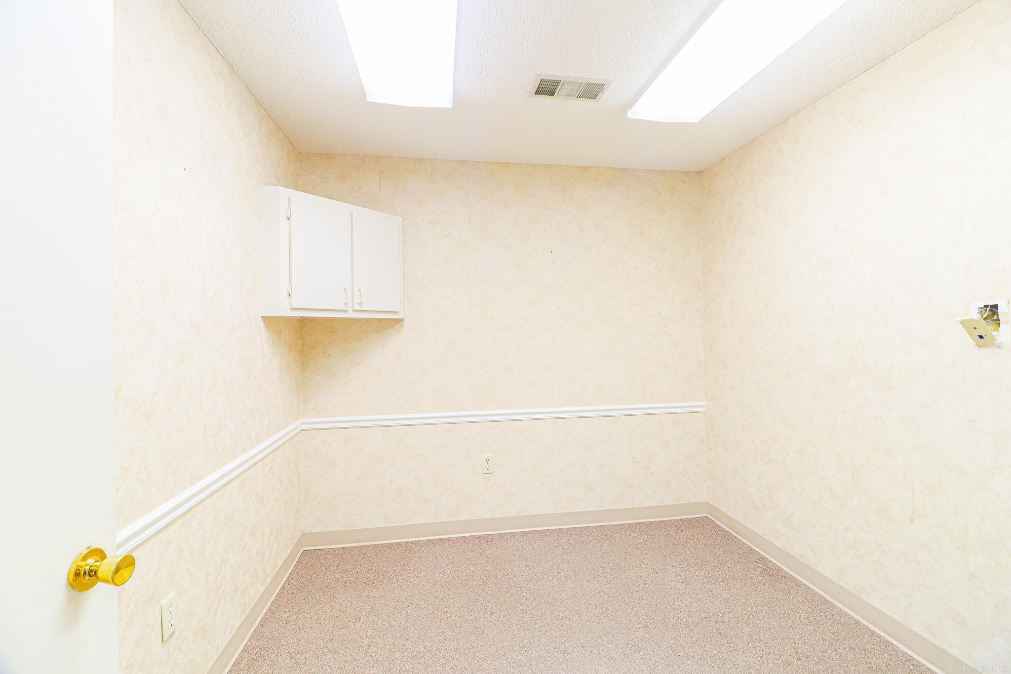 1105 W Court #c Street Property Photo 6
