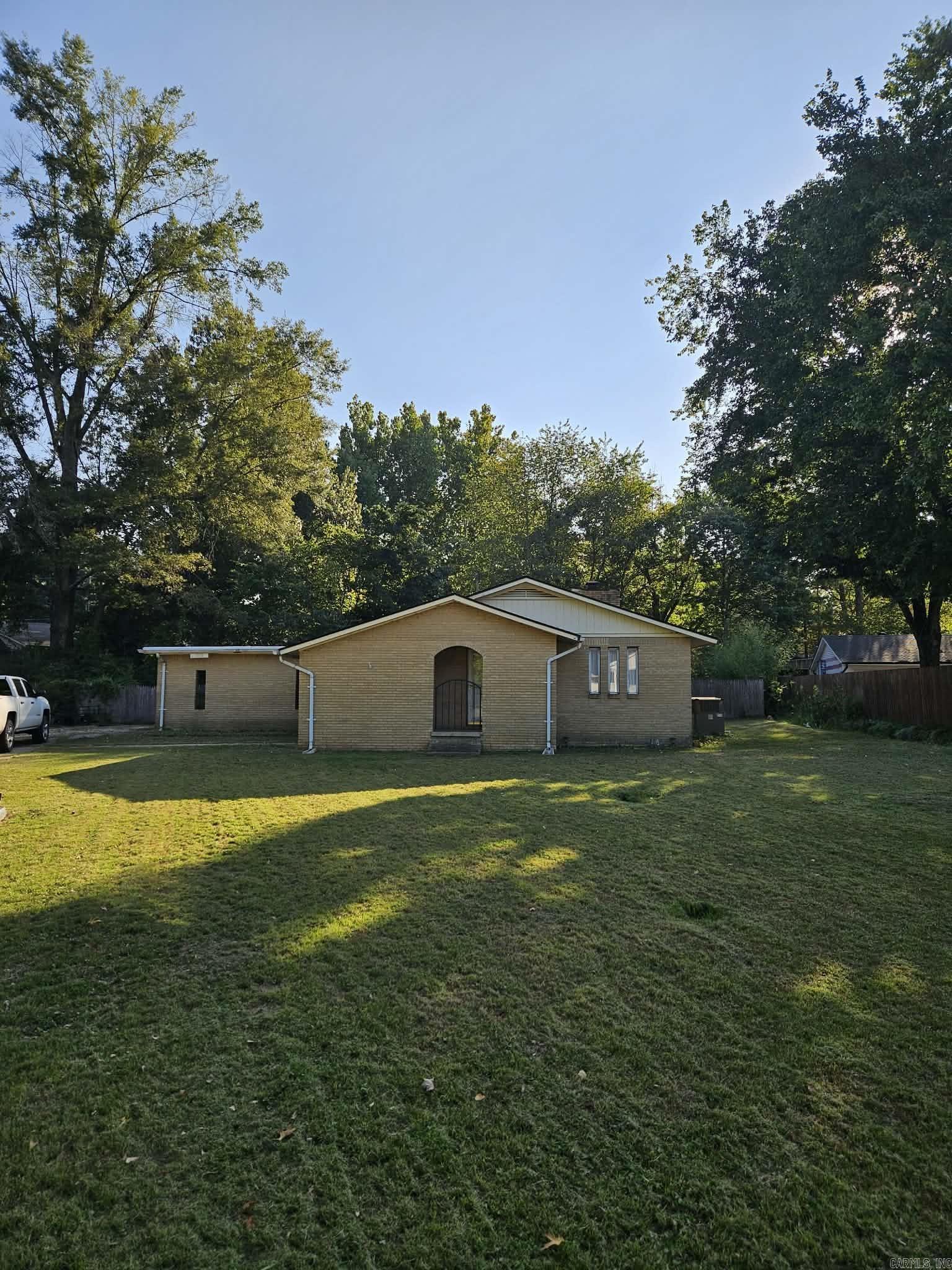 1018 Homecrest Drive Property Photo 1