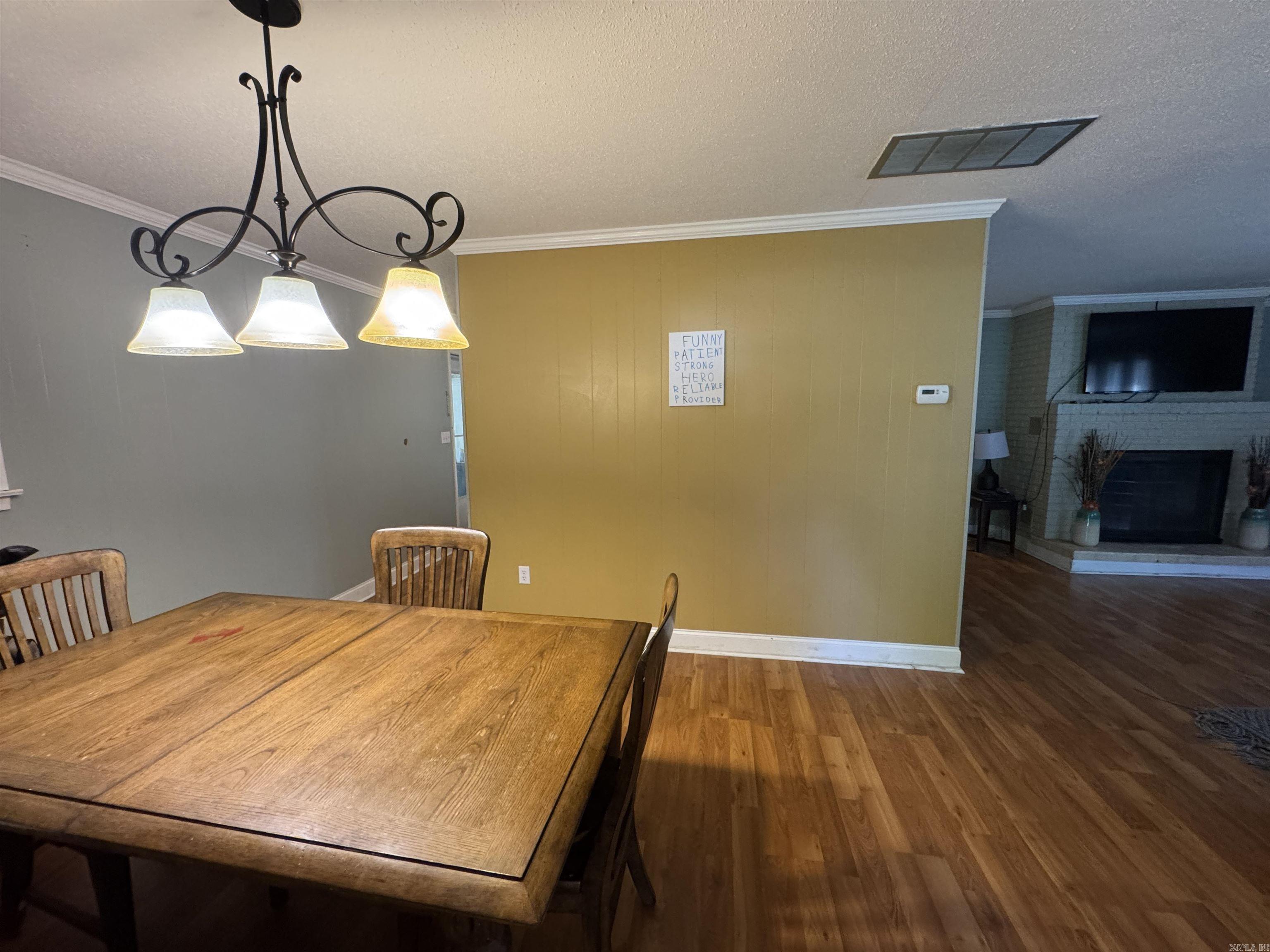1018 Homecrest Drive Property Photo 2