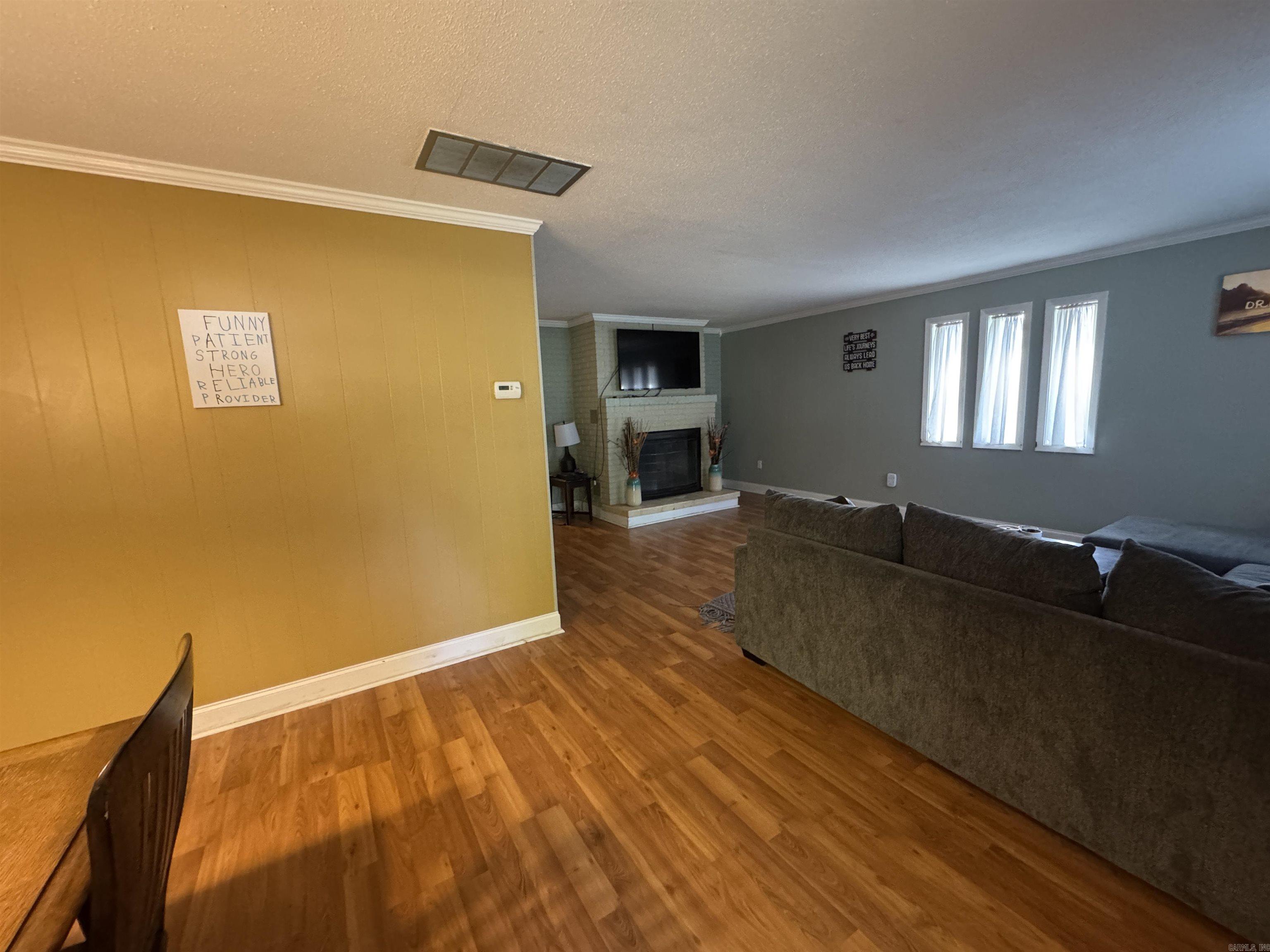 1018 Homecrest Drive Property Photo 3