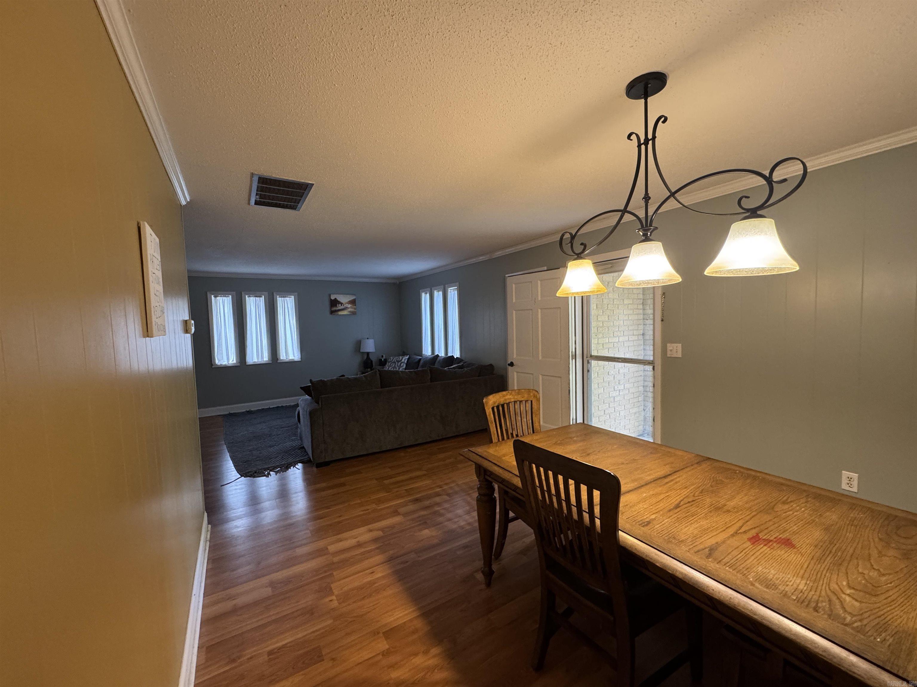 1018 Homecrest Drive Property Photo 4