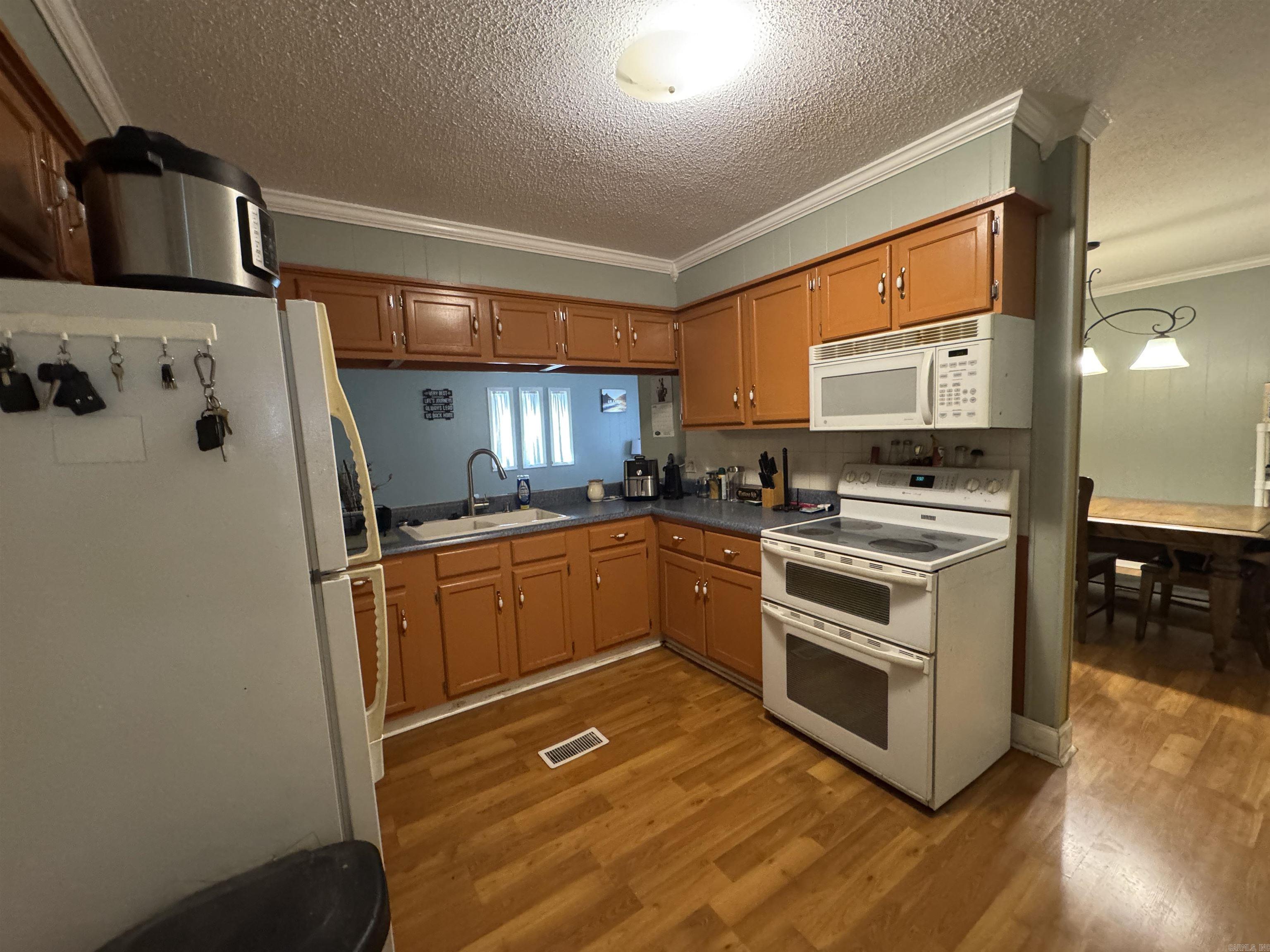 1018 Homecrest Drive Property Photo 6