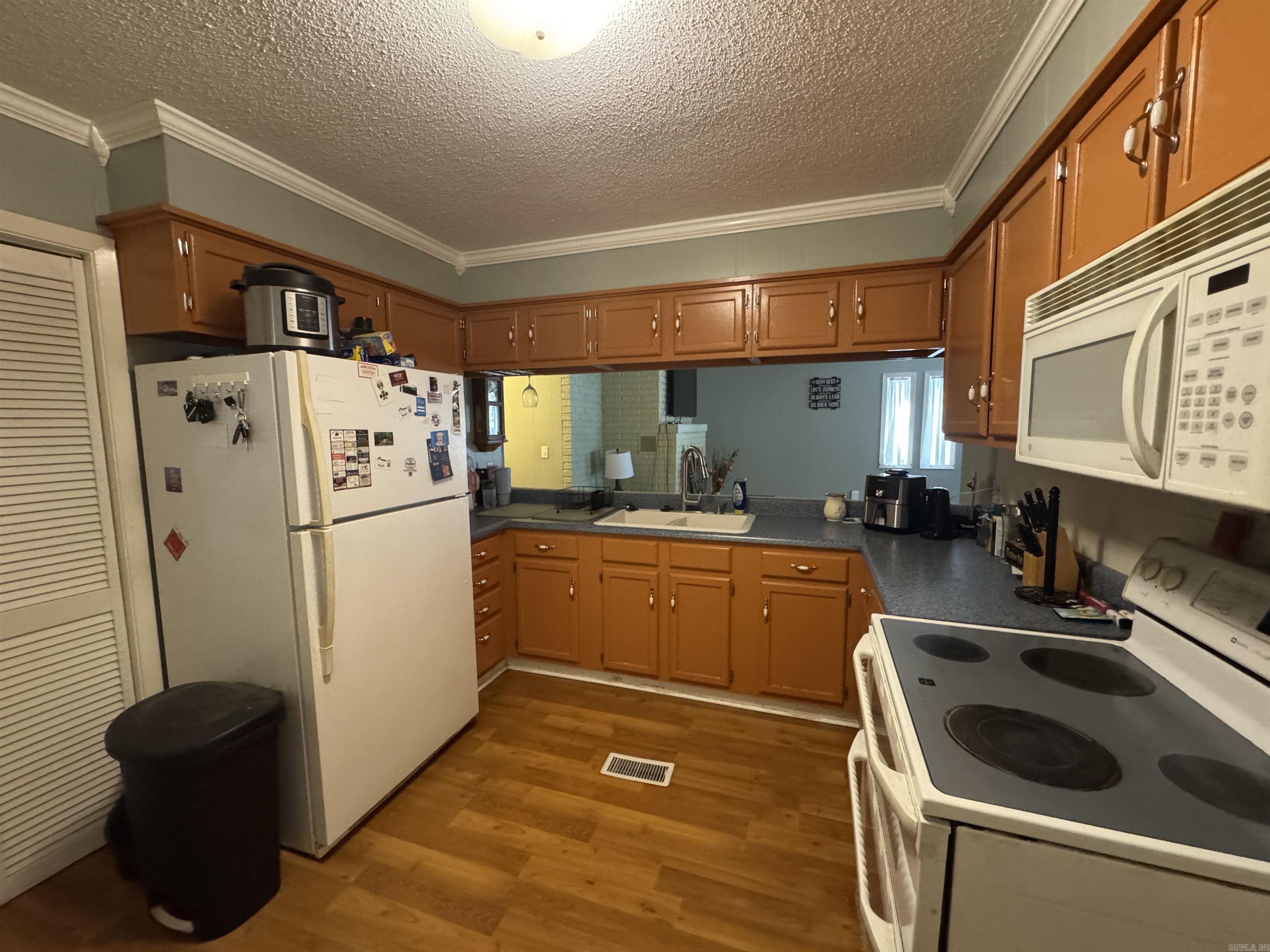 1018 Homecrest Drive Property Photo 7